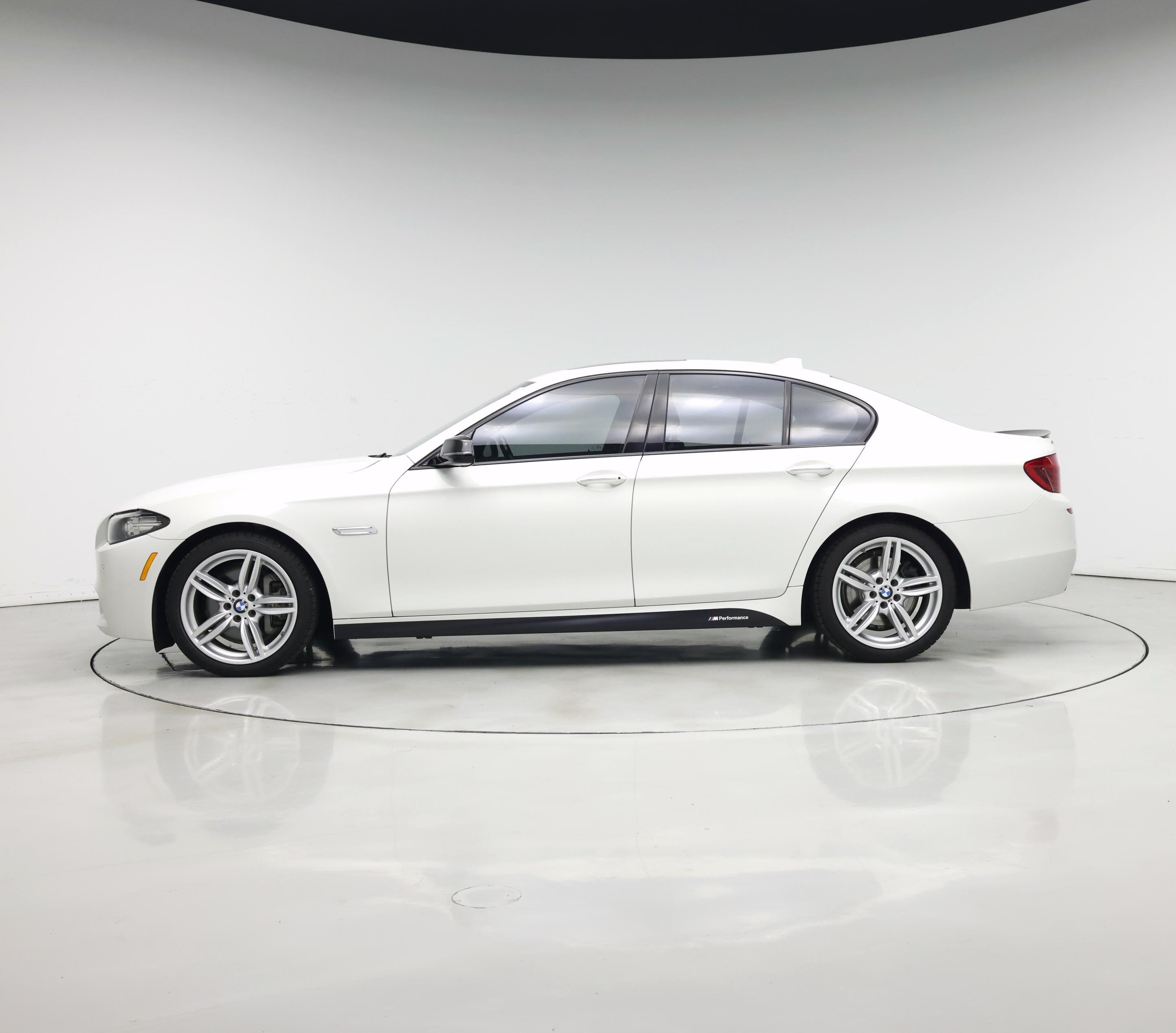 Thumbnail: 2016 BMW 5 Series - 3