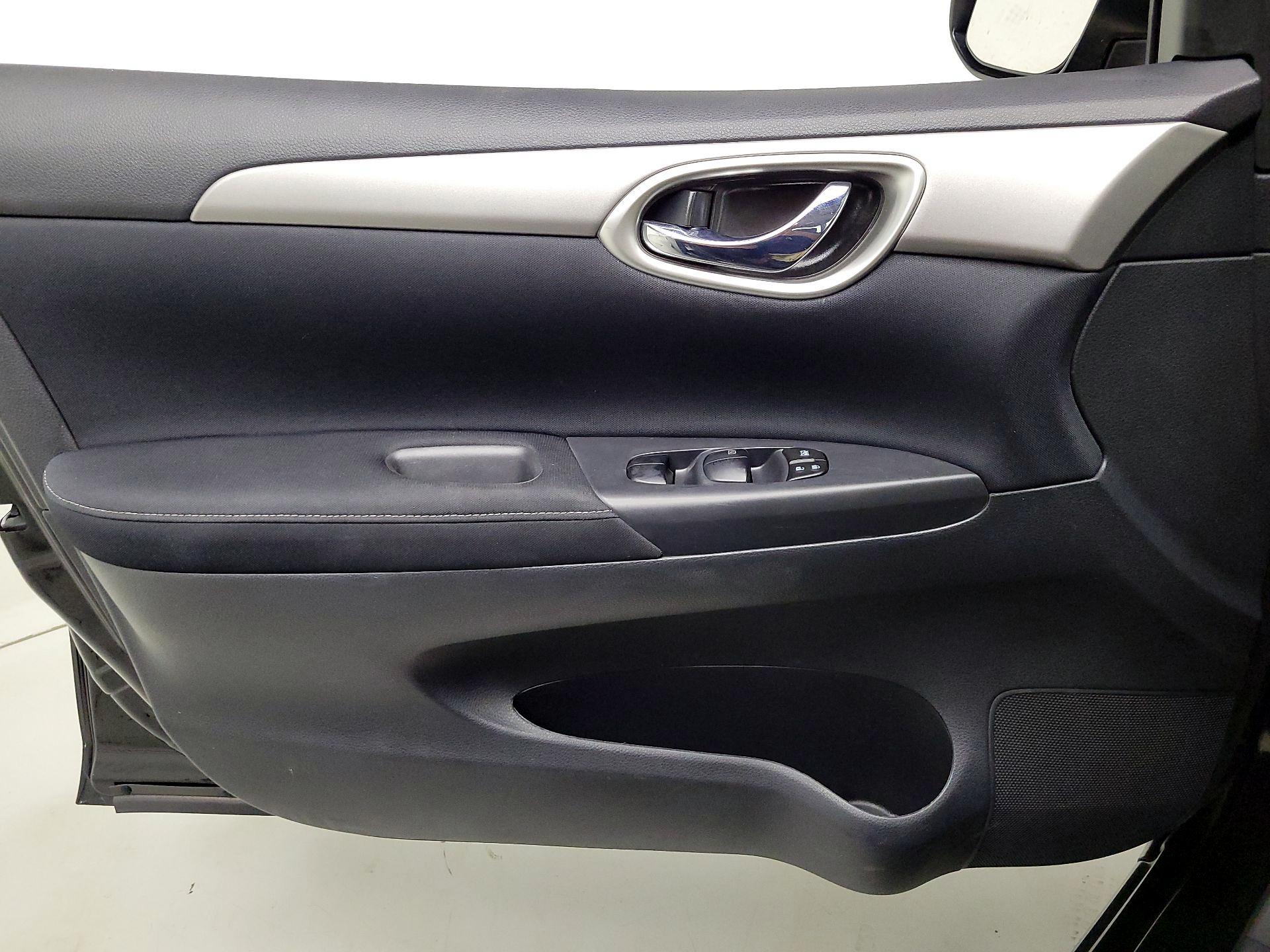 Thumbnail: 2015 Nissan Sentra - 10