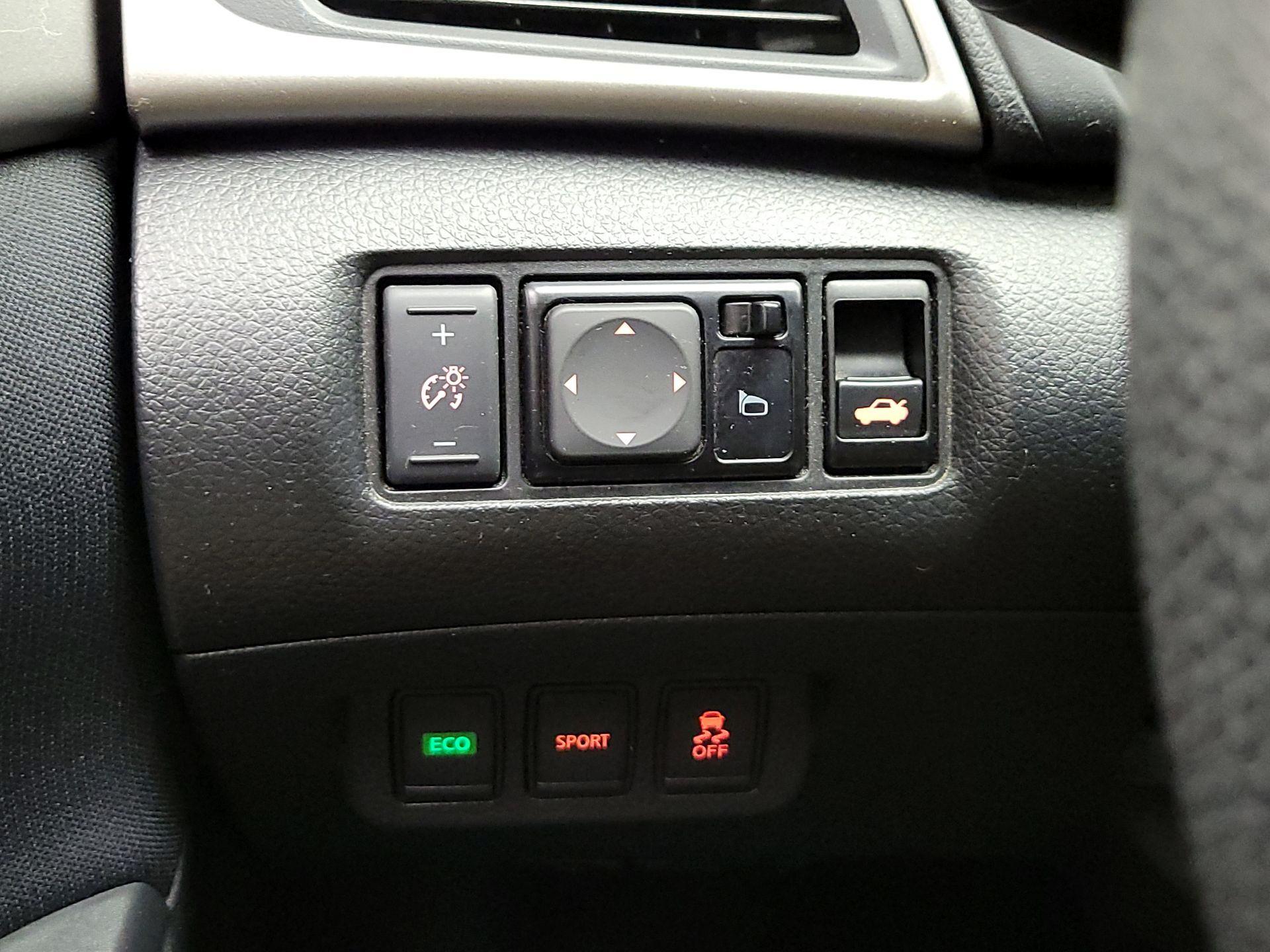 Thumbnail: 2015 Nissan Sentra - 11