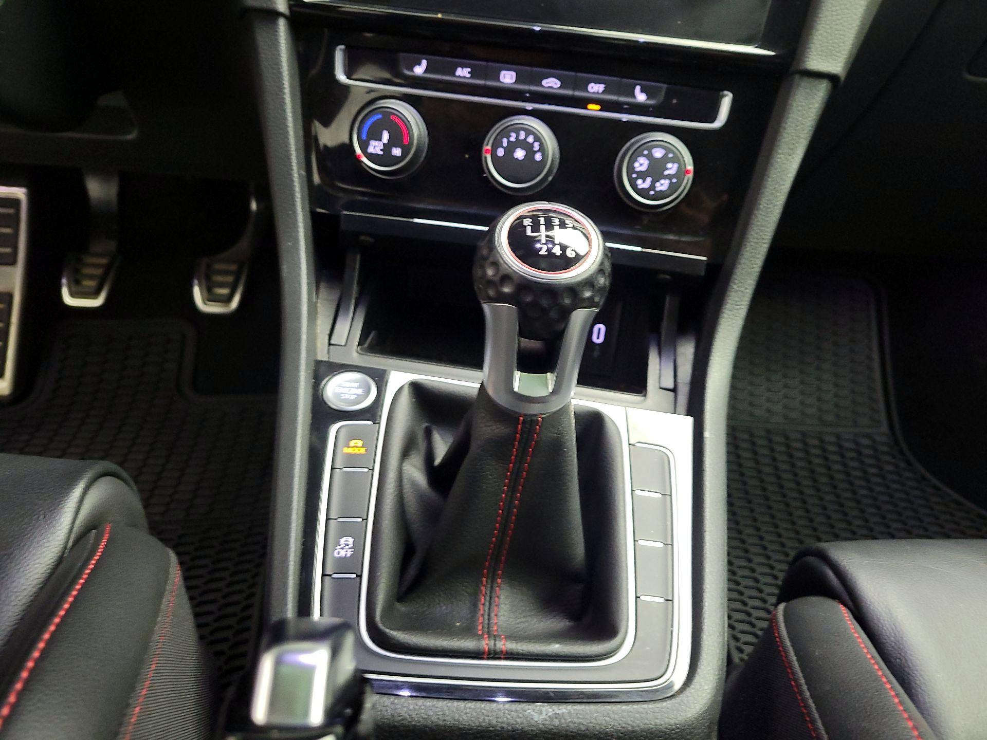 Thumbnail: 2021 Volkswagen Golf - 17