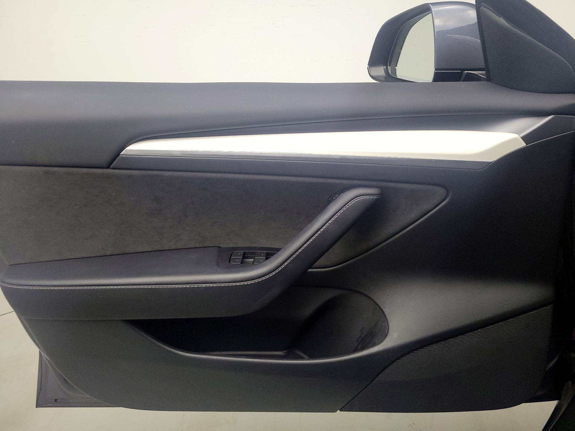 Thumbnail: 2023 Tesla Model 3 - 12