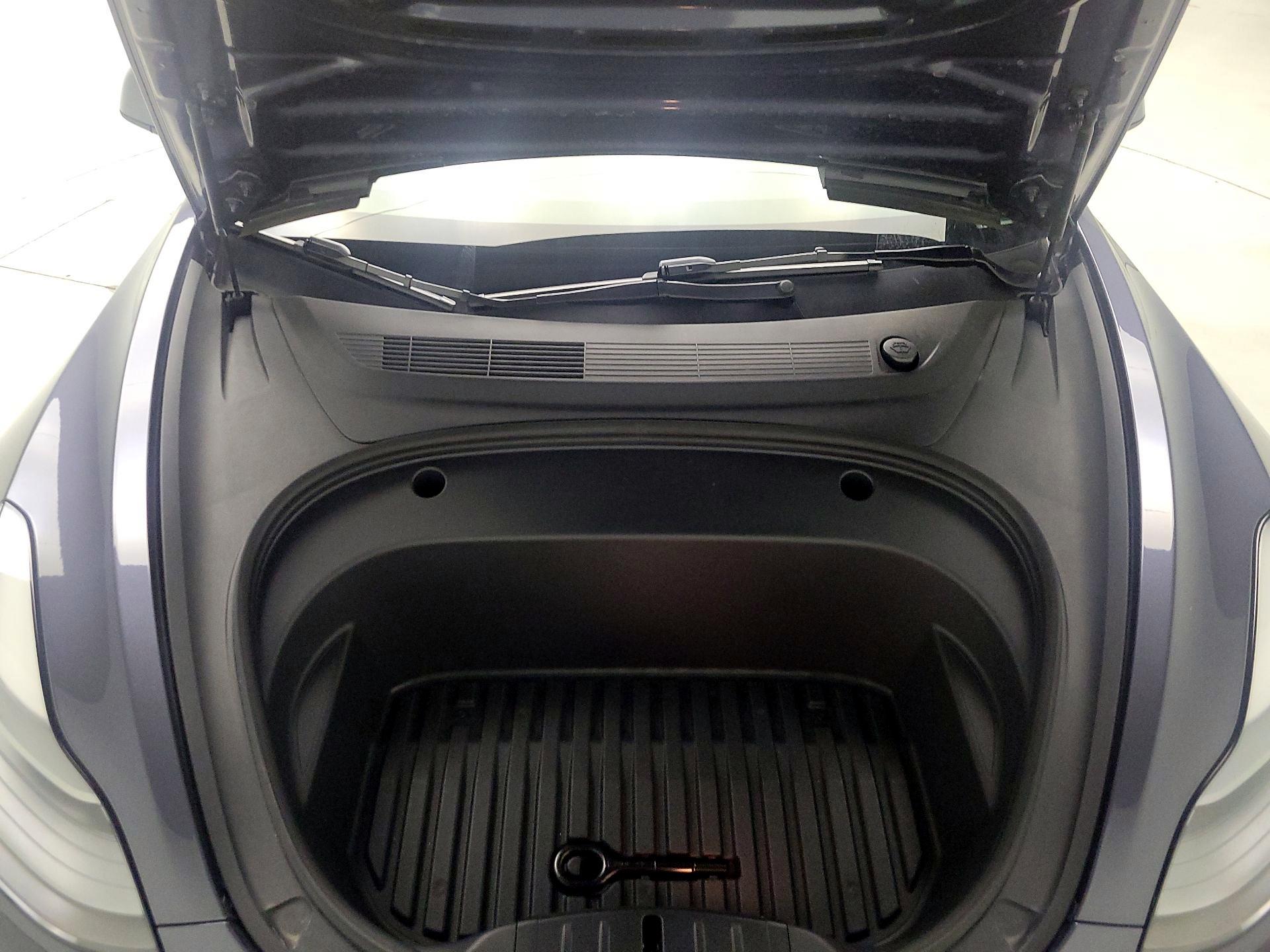 Thumbnail: 2023 Tesla Model 3 - 19