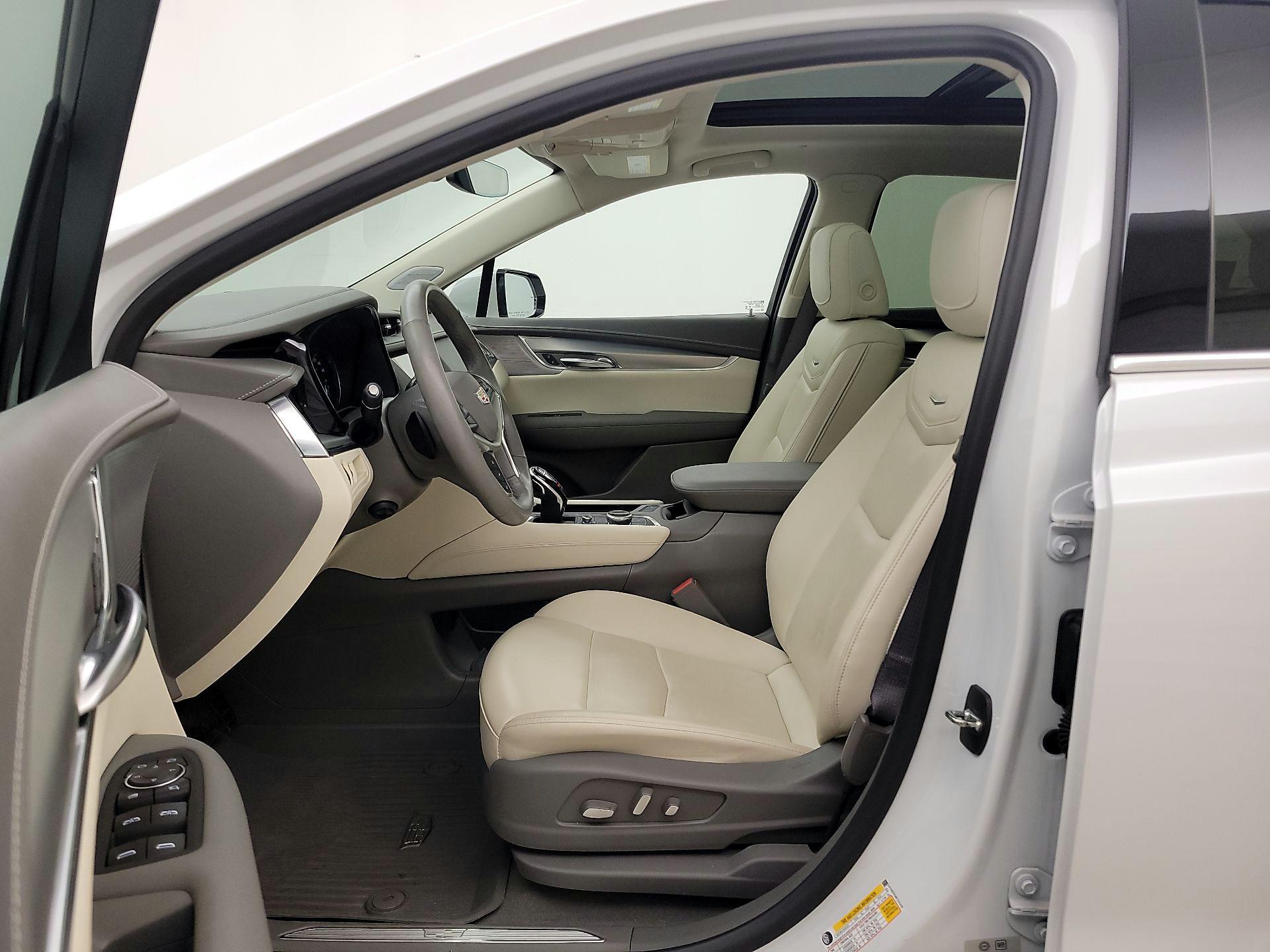 Thumbnail: 2023 Cadillac XT5 - 11