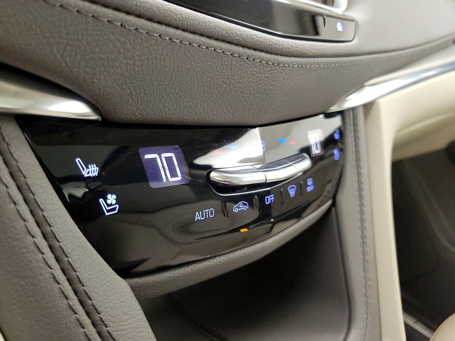 Thumbnail: 2023 Cadillac XT5 - 17