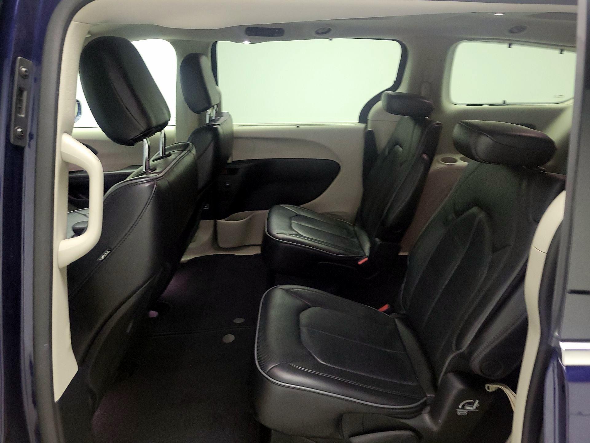 Thumbnail: 2020 Chrysler Pacifica - 17