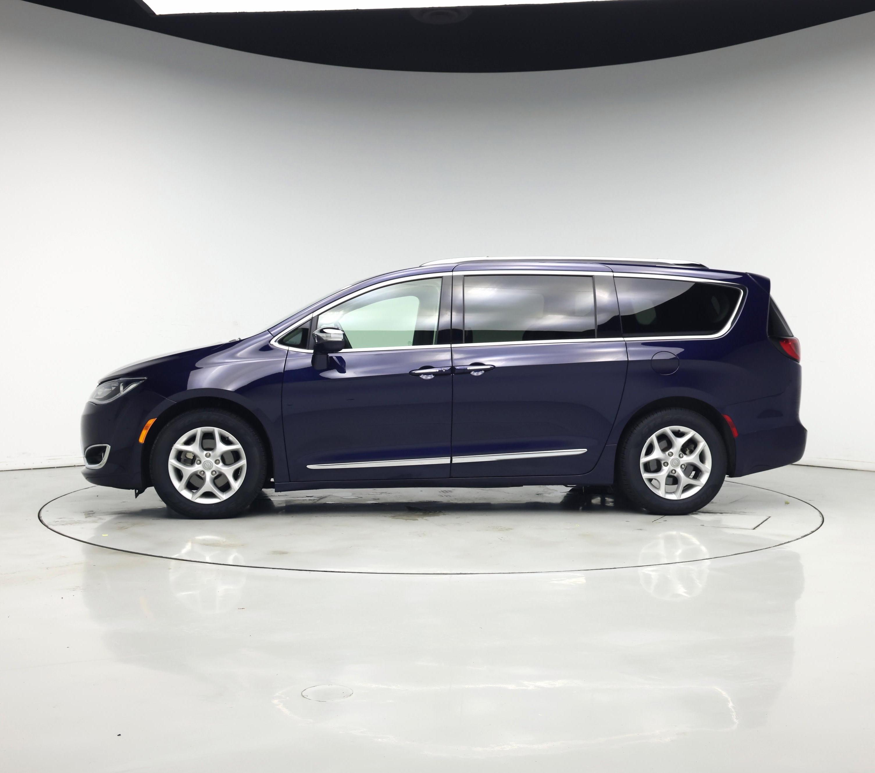 Thumbnail: 2020 Chrysler Pacifica - 3