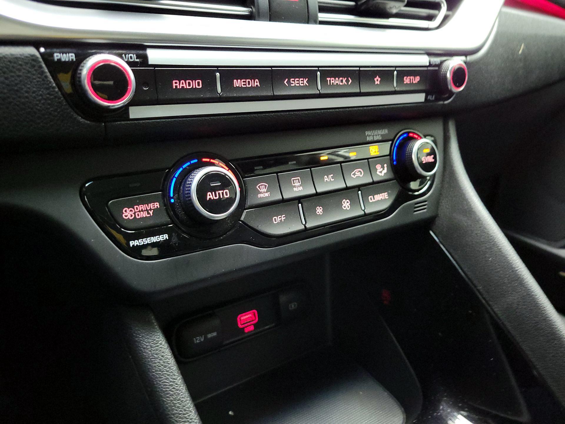 Thumbnail: 2020 Kia Niro - 16