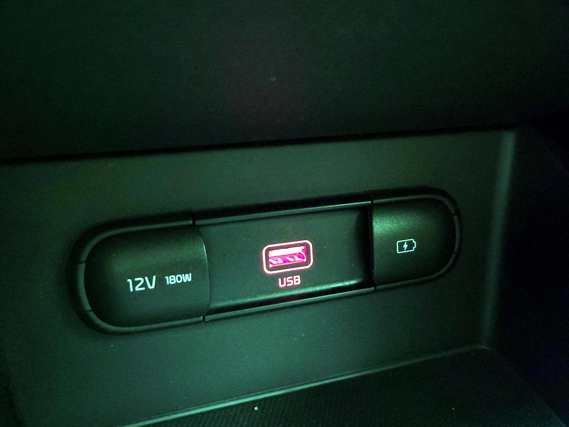 Thumbnail: 2020 Kia Niro - 18