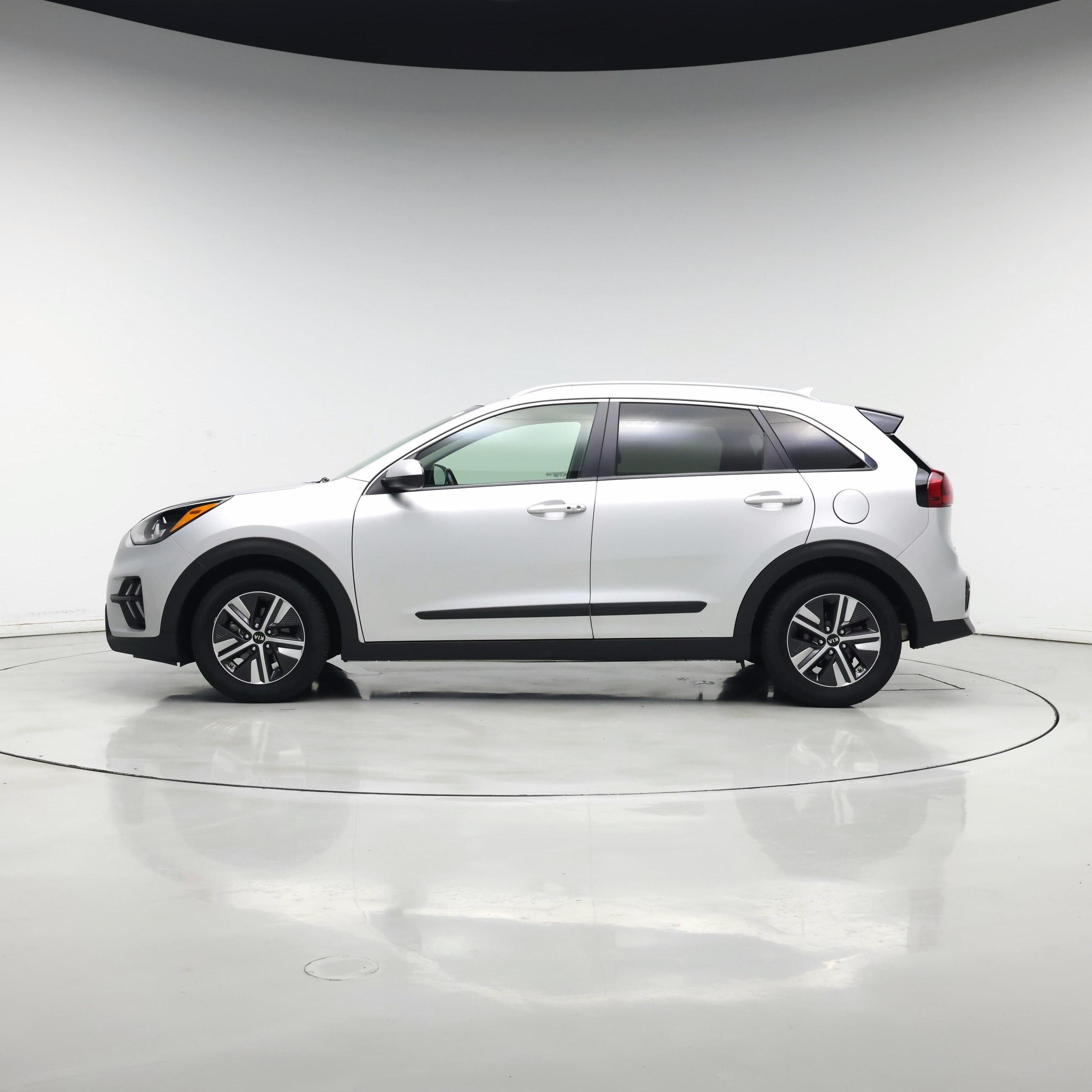 Thumbnail: 2020 Kia Niro - 3