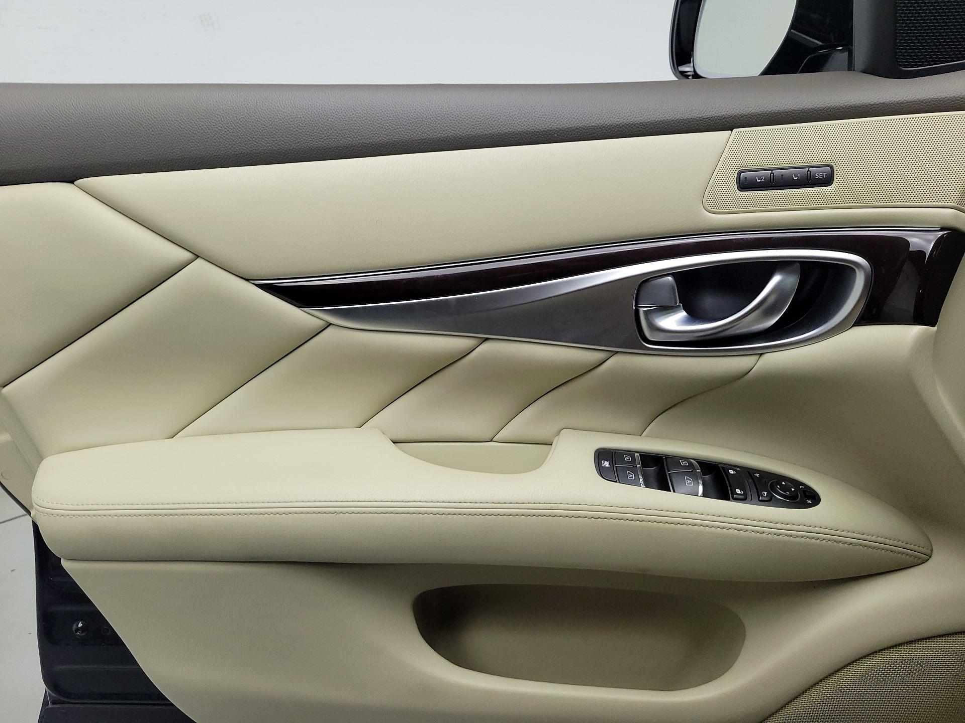 Thumbnail: 2015 INFINITI Q70 - 12