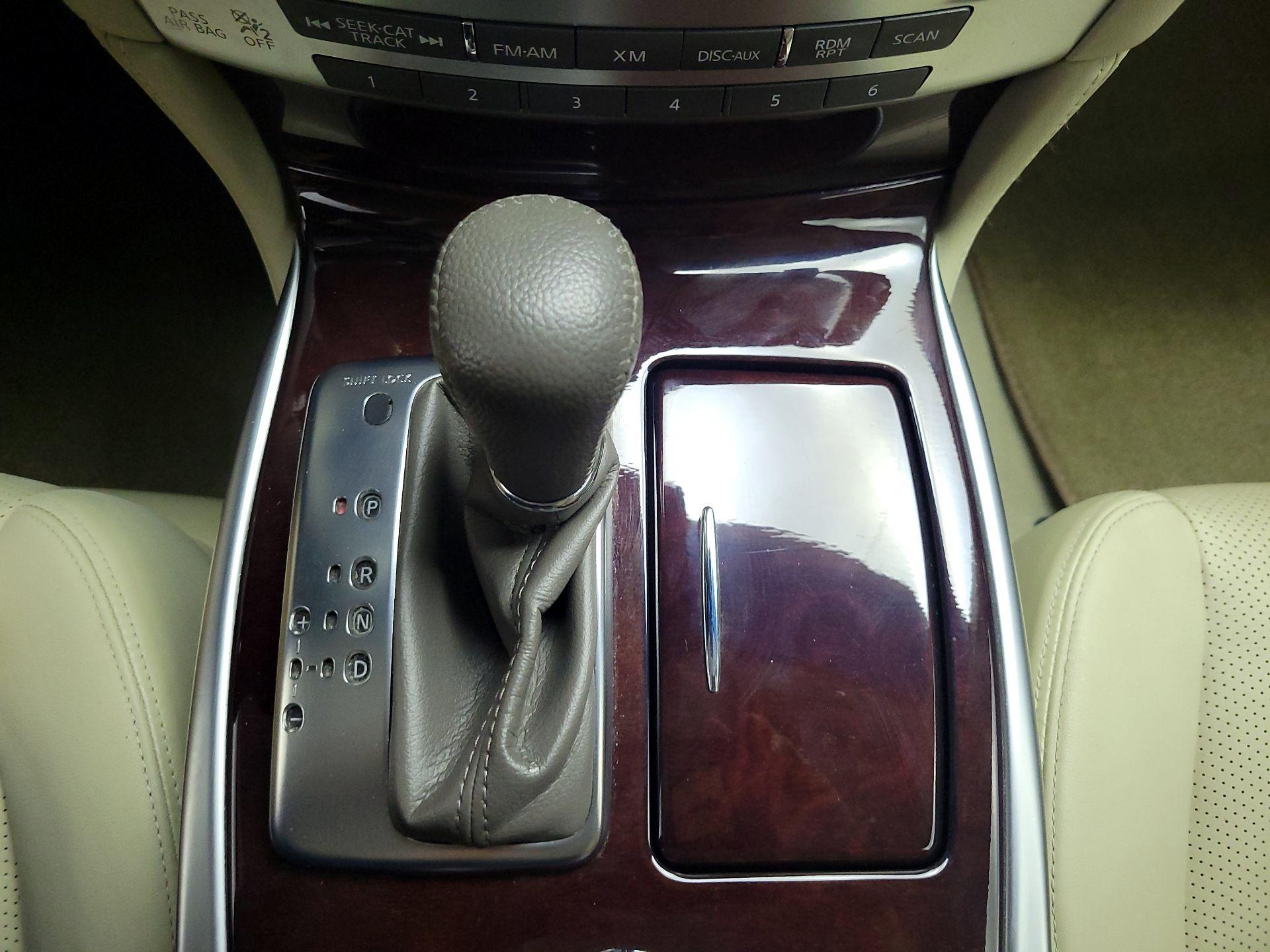 Thumbnail: 2015 INFINITI Q70 - 18