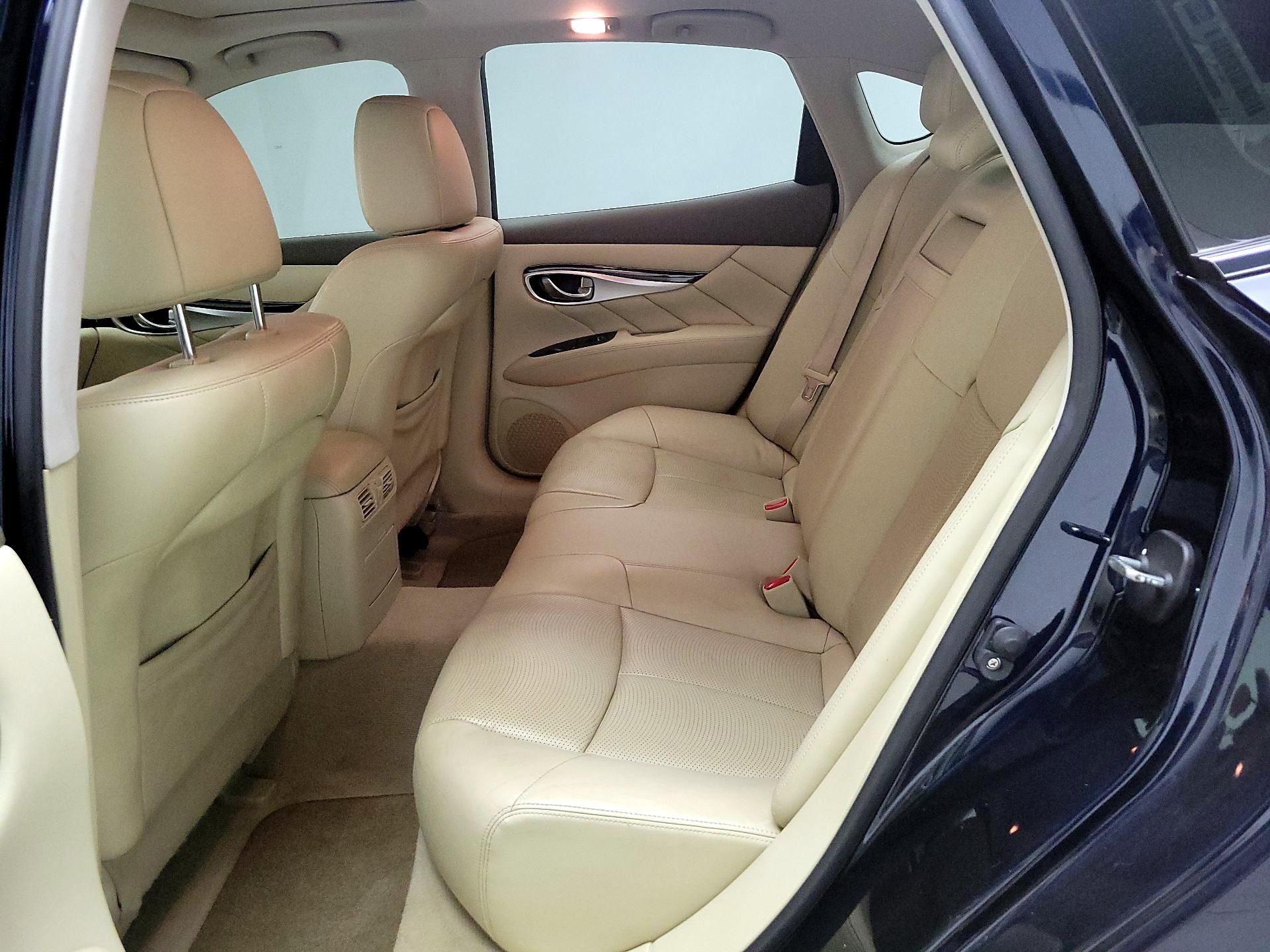 Thumbnail: 2015 INFINITI Q70 - 19