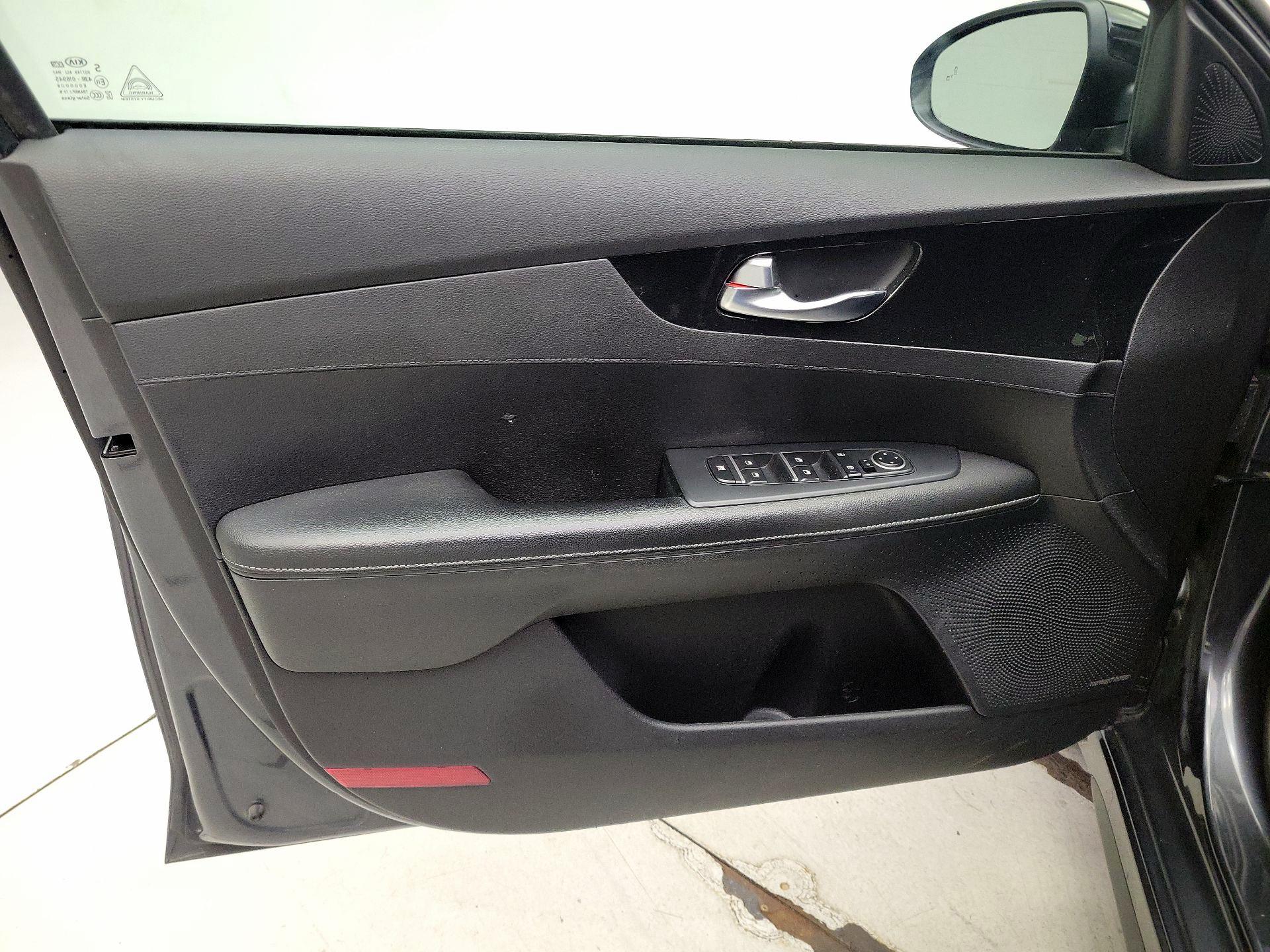 Thumbnail: 2021 Kia Forte - 12