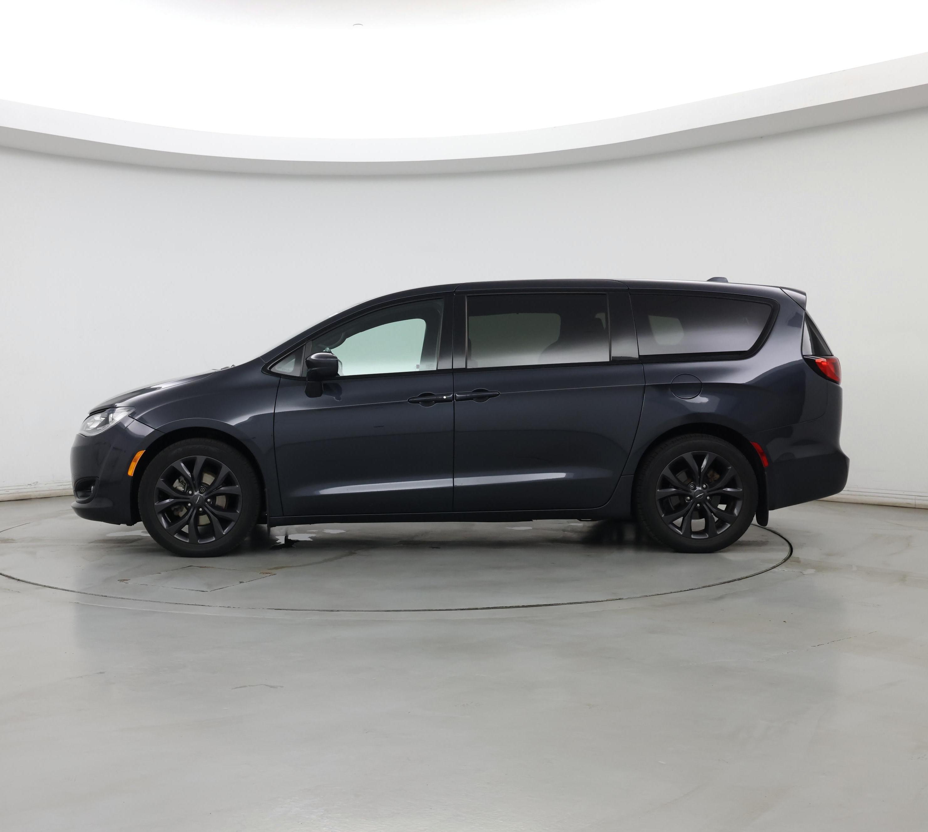 Thumbnail: 2020 Chrysler Pacifica - 3