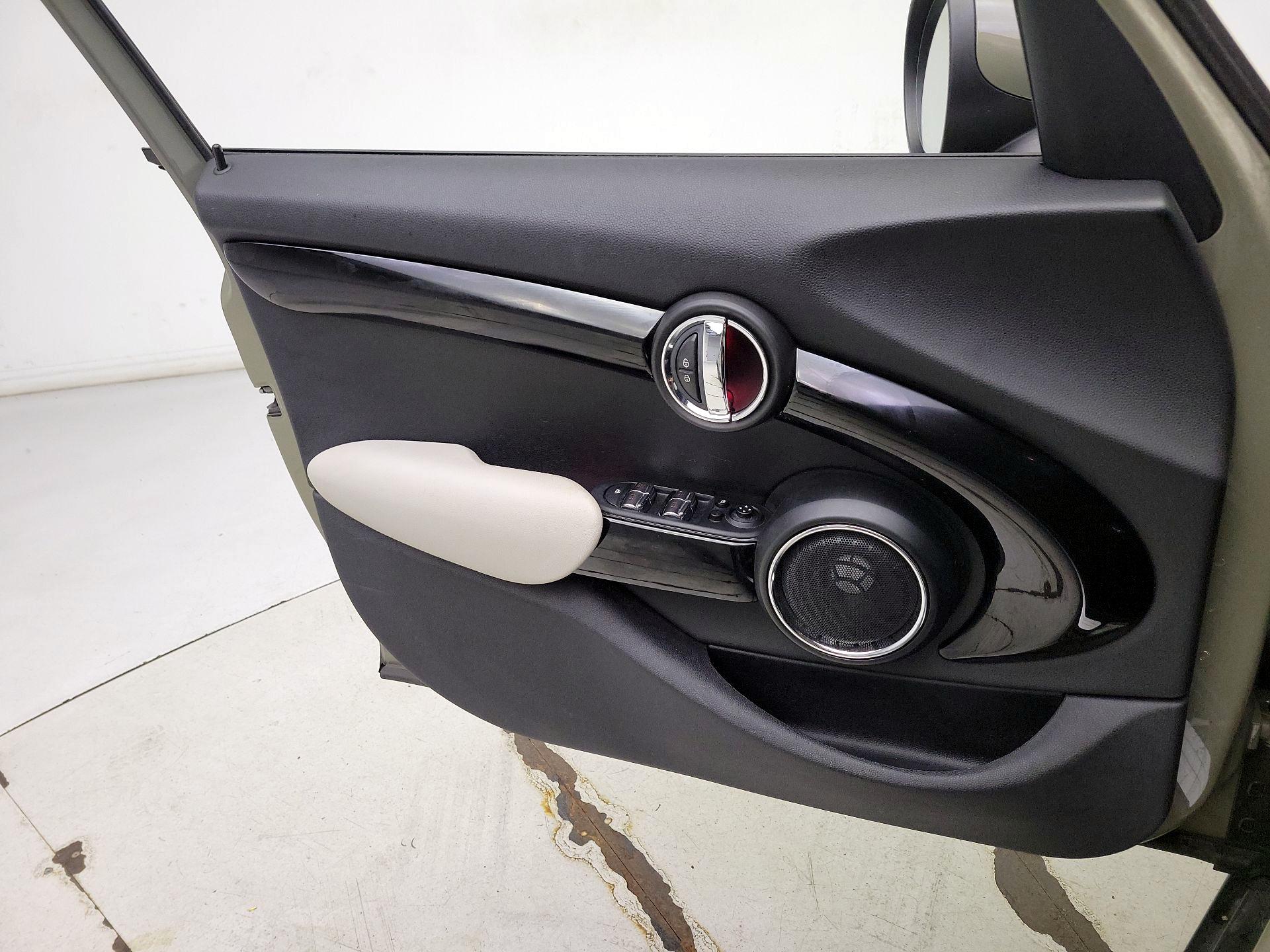 Thumbnail: 2019 MINI Cooper Hardtop - 12