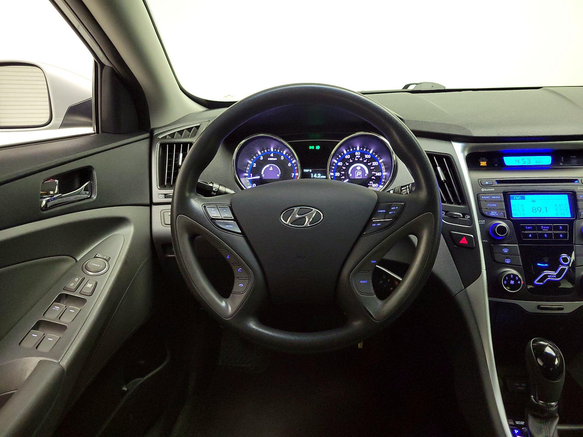 Thumbnail: 2013 Hyundai Sonata - 10