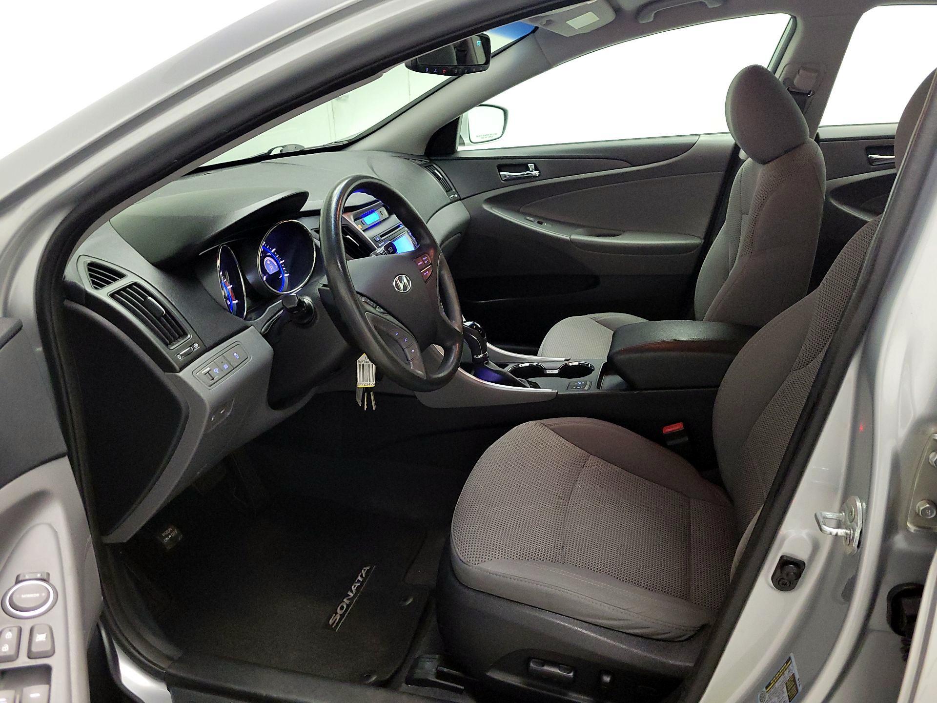 Thumbnail: 2013 Hyundai Sonata - 11