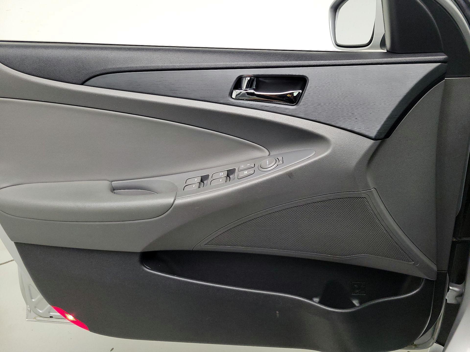 Thumbnail: 2013 Hyundai Sonata - 12