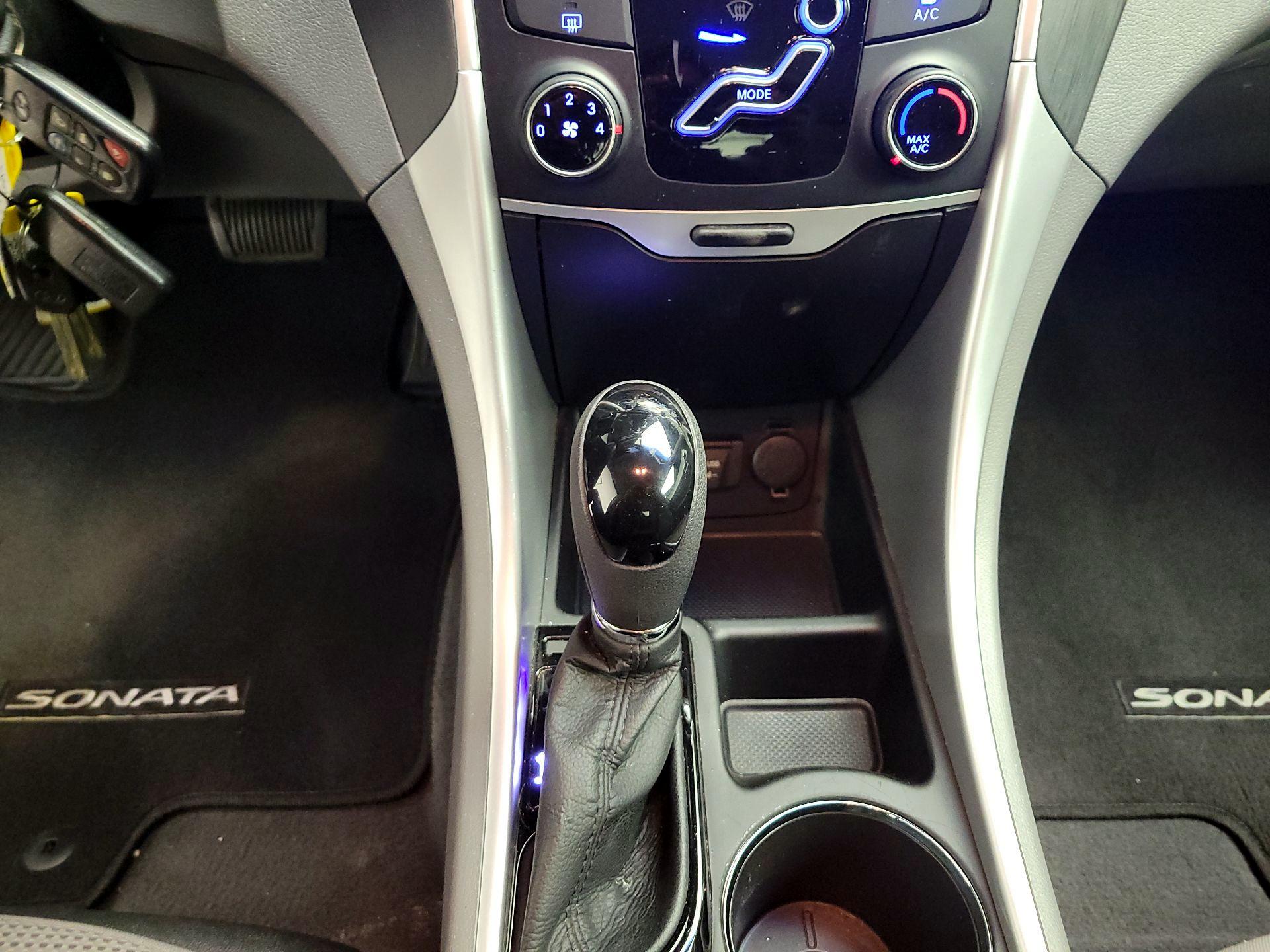 Thumbnail: 2013 Hyundai Sonata - 15