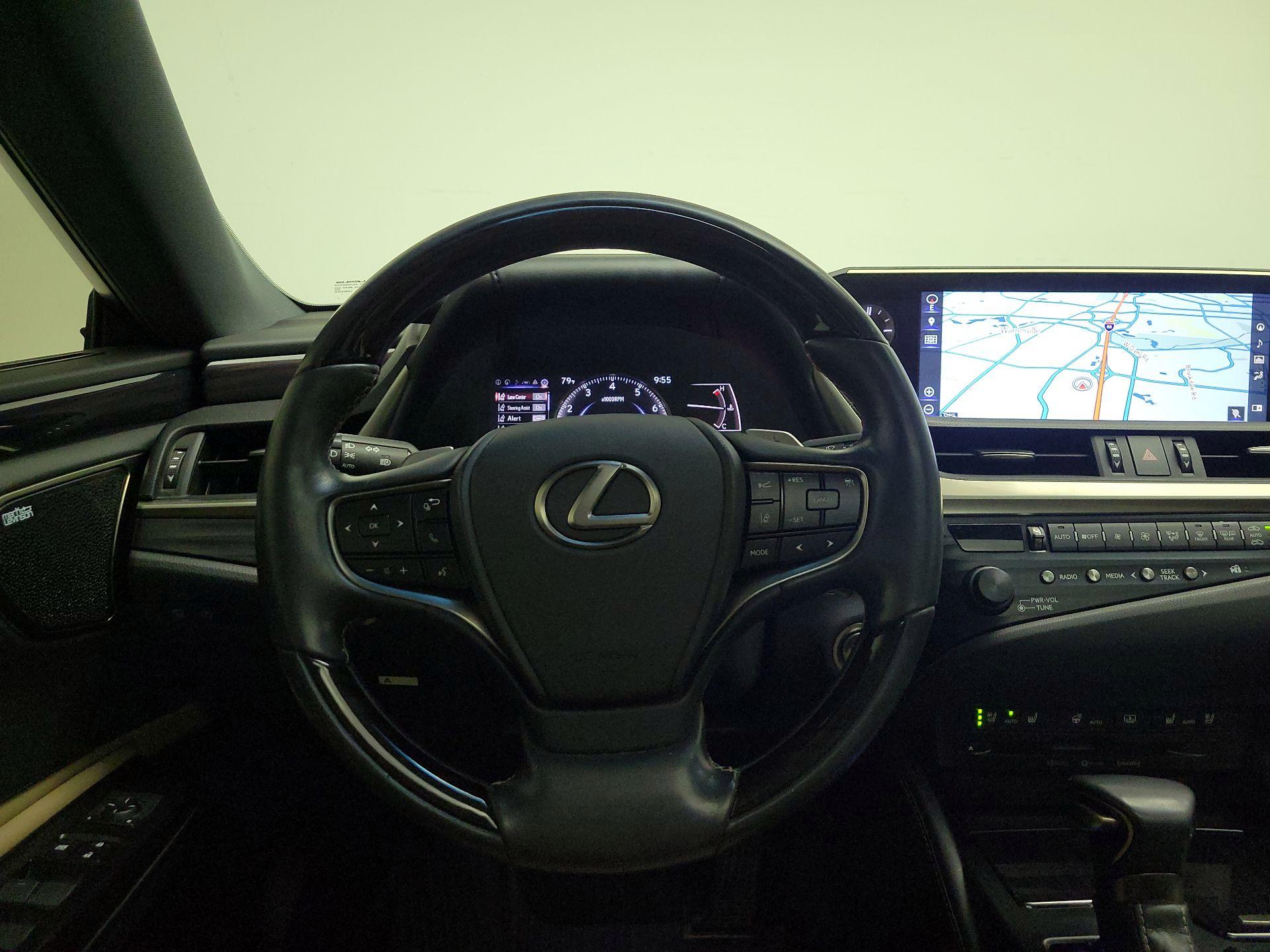 Thumbnail: 2019 Lexus ES - 10