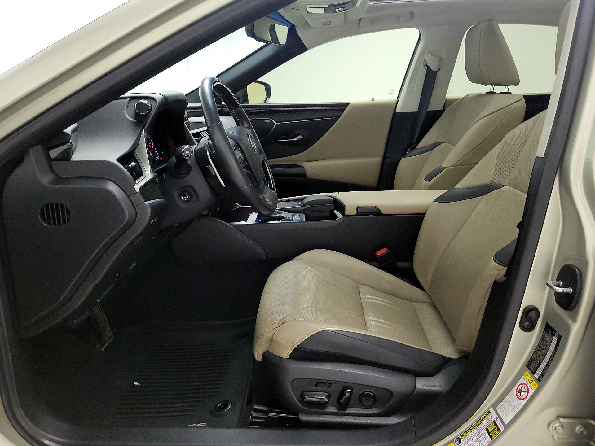 Thumbnail: 2019 Lexus ES - 11