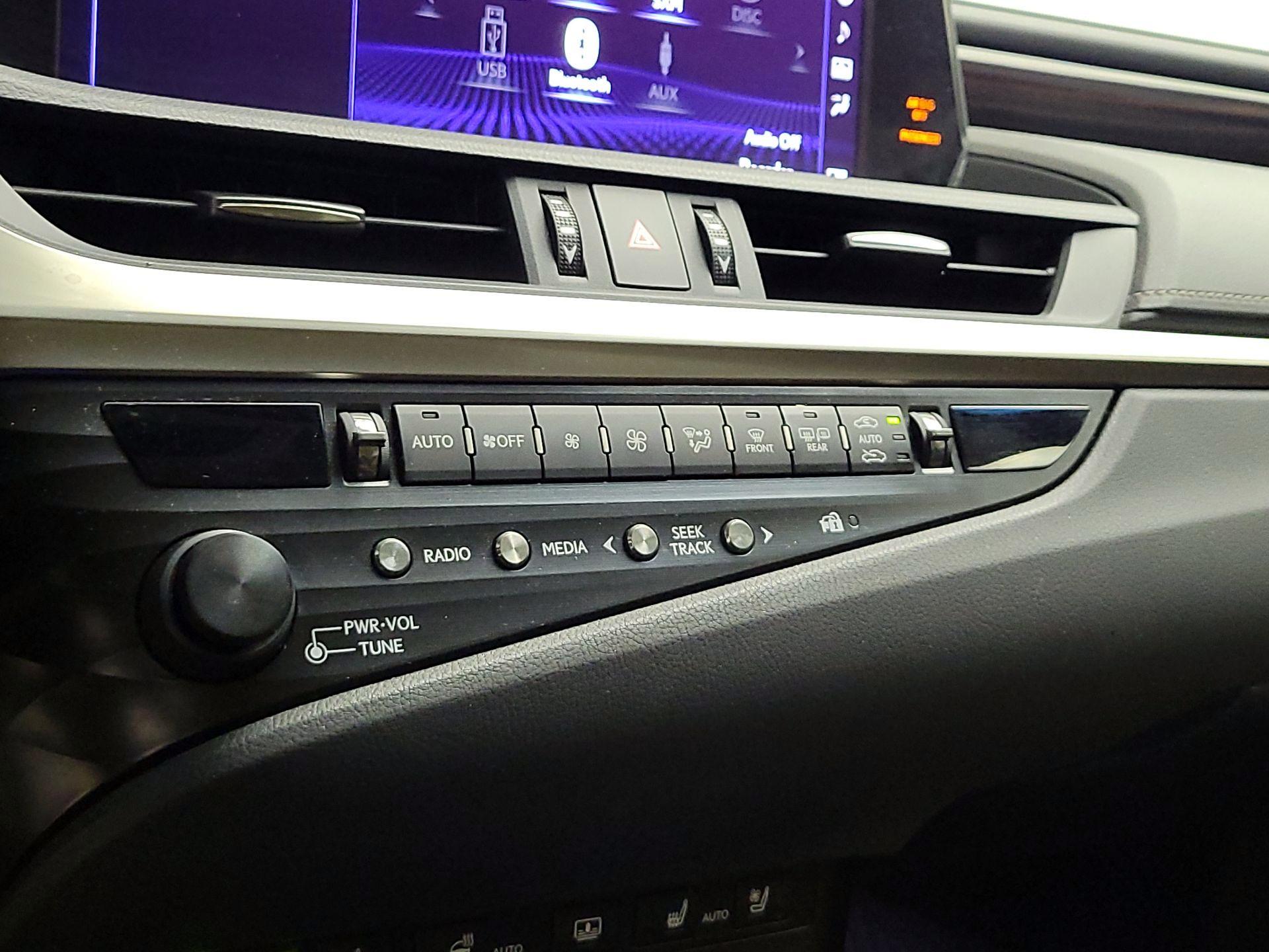 Thumbnail: 2019 Lexus ES - 17