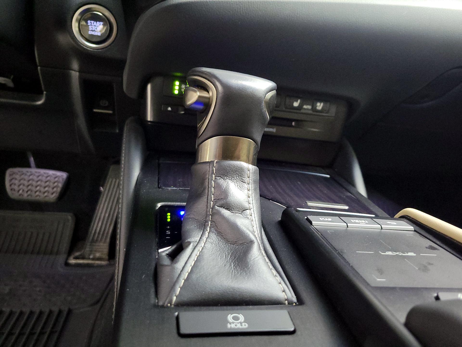 Thumbnail: 2019 Lexus ES - 18