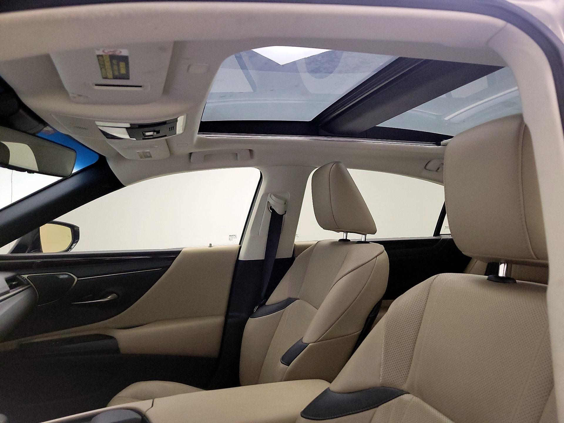 Thumbnail: 2019 Lexus ES - 20