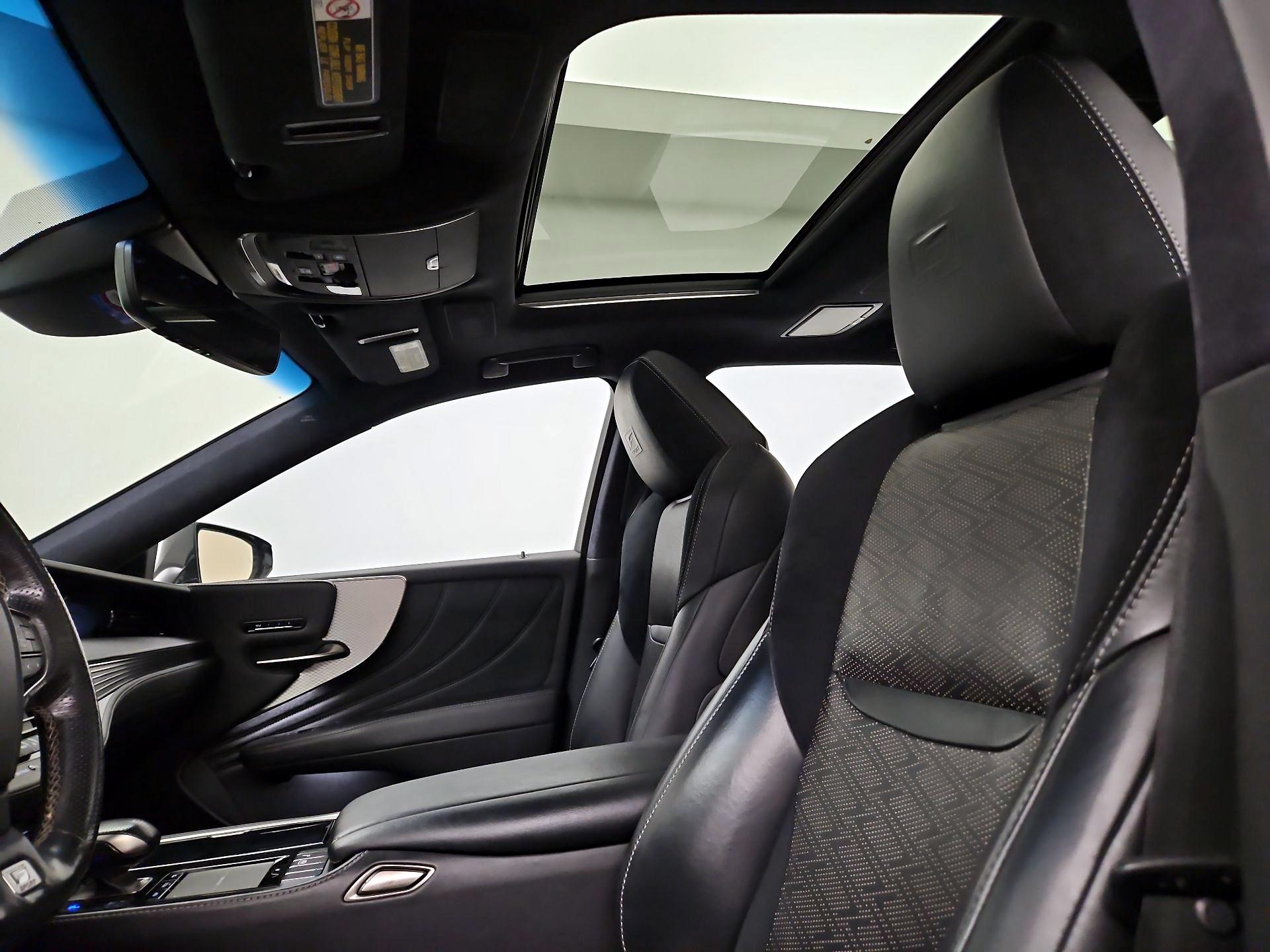 Thumbnail: 2020 Lexus LS - 20