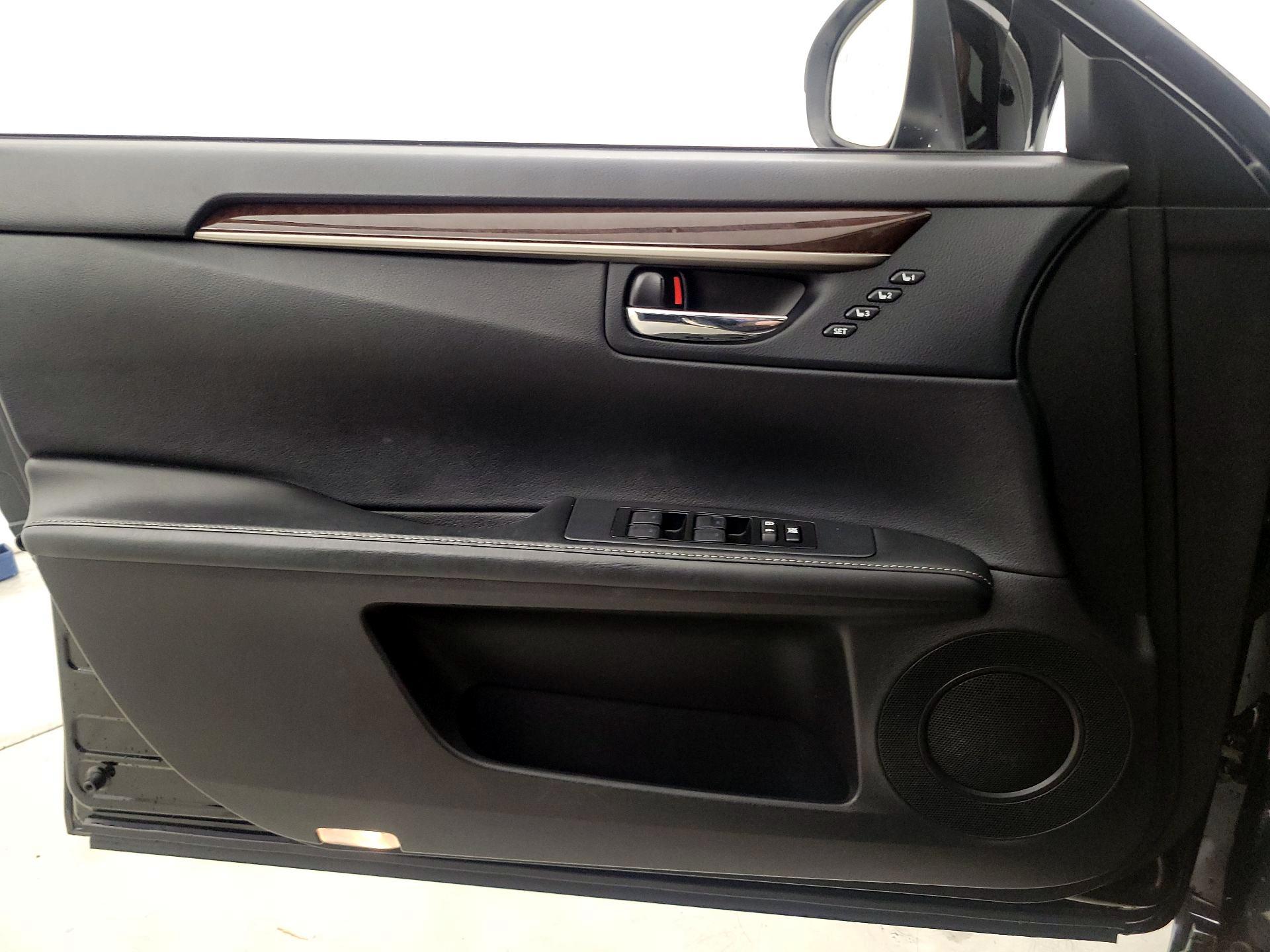 Thumbnail: 2013 Lexus ES - 12