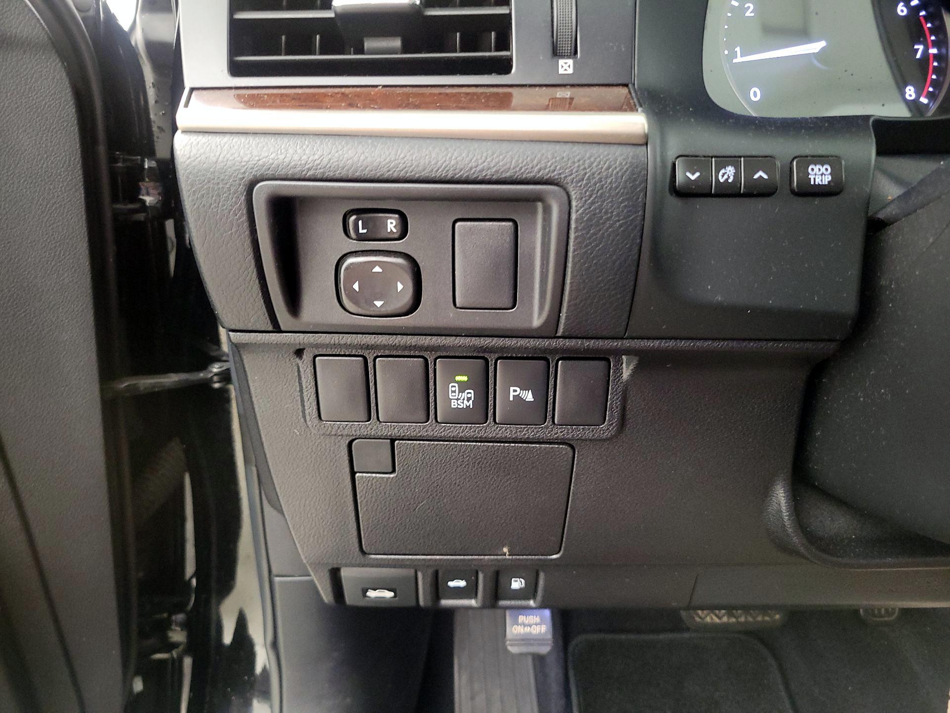Thumbnail: 2013 Lexus ES - 13