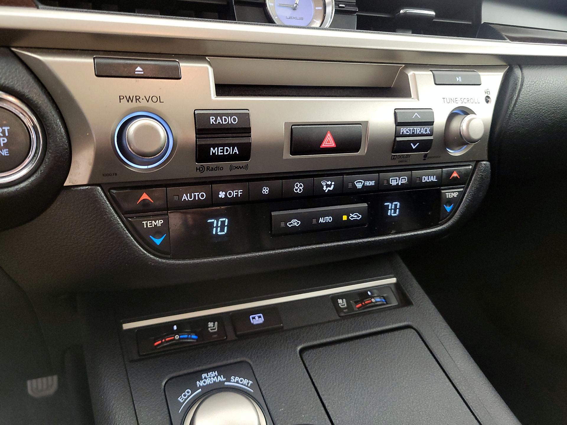 Thumbnail: 2013 Lexus ES - 17