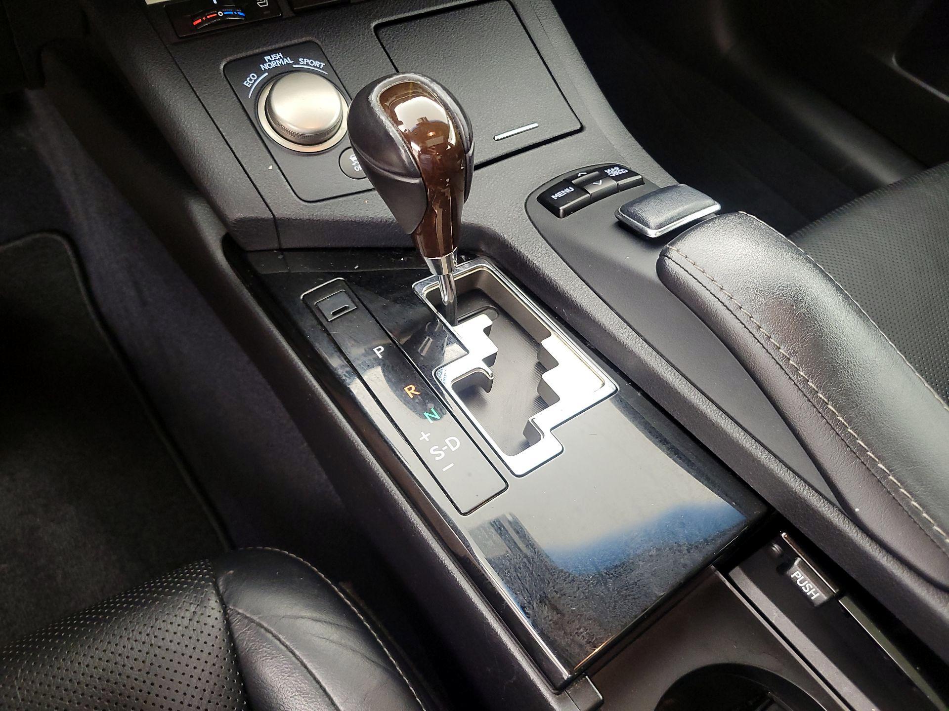 Thumbnail: 2013 Lexus ES - 18
