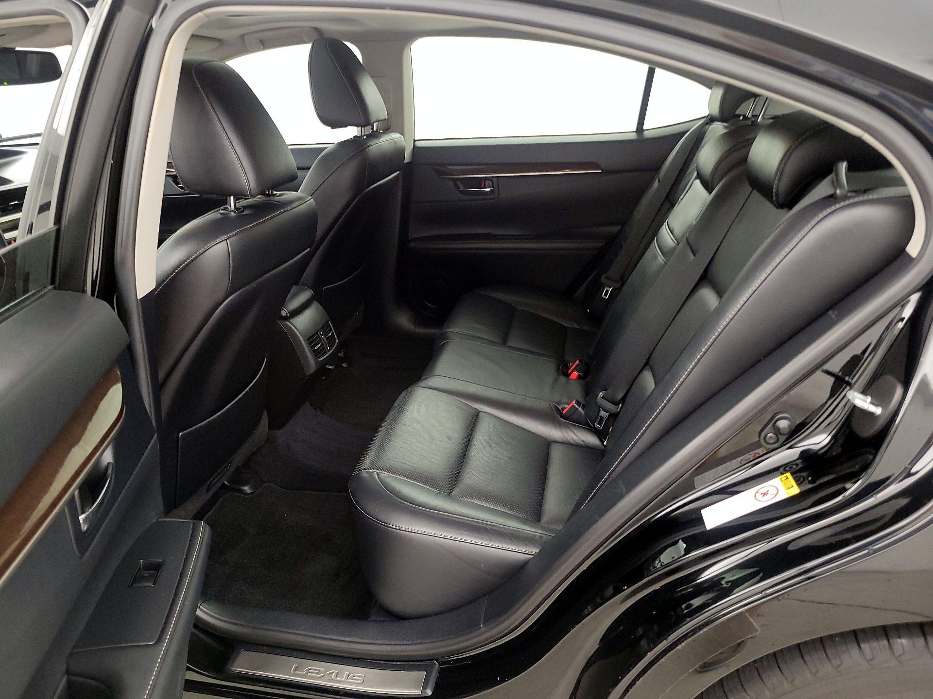 Thumbnail: 2013 Lexus ES - 20