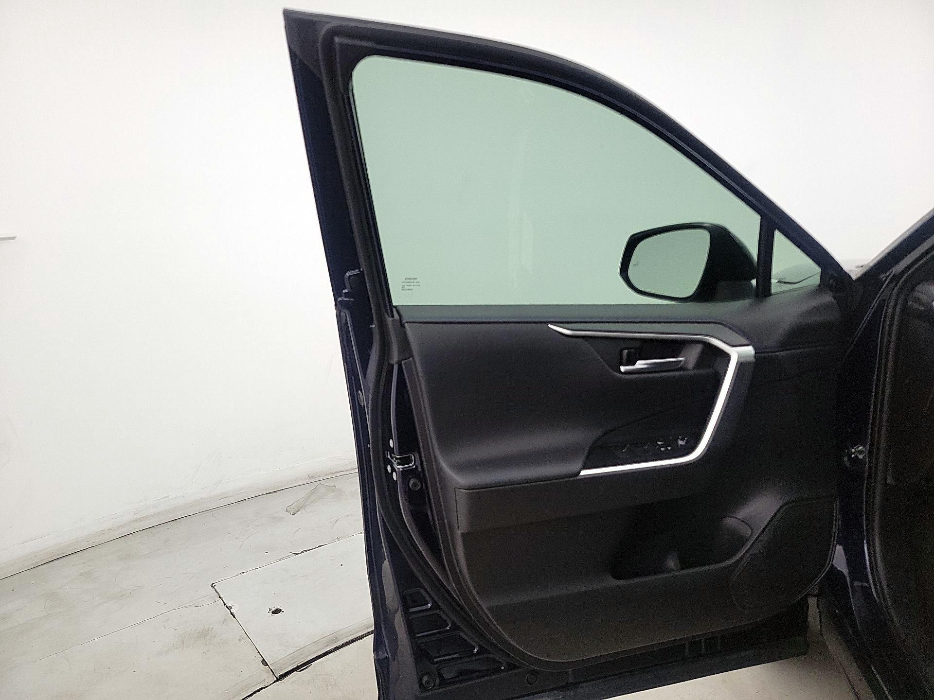 Thumbnail: 2021 Toyota RAV4 - 12