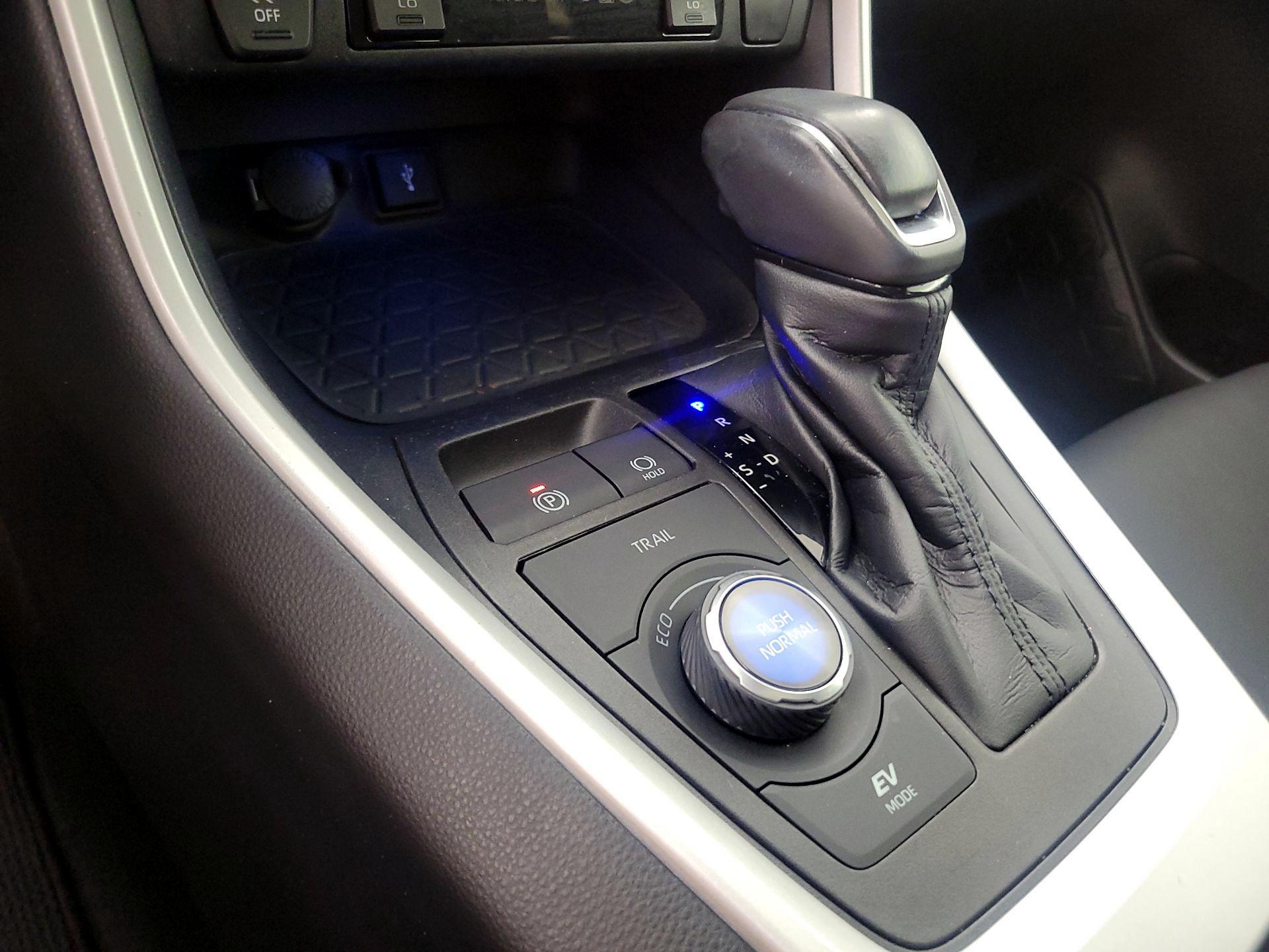 Thumbnail: 2021 Toyota RAV4 - 17