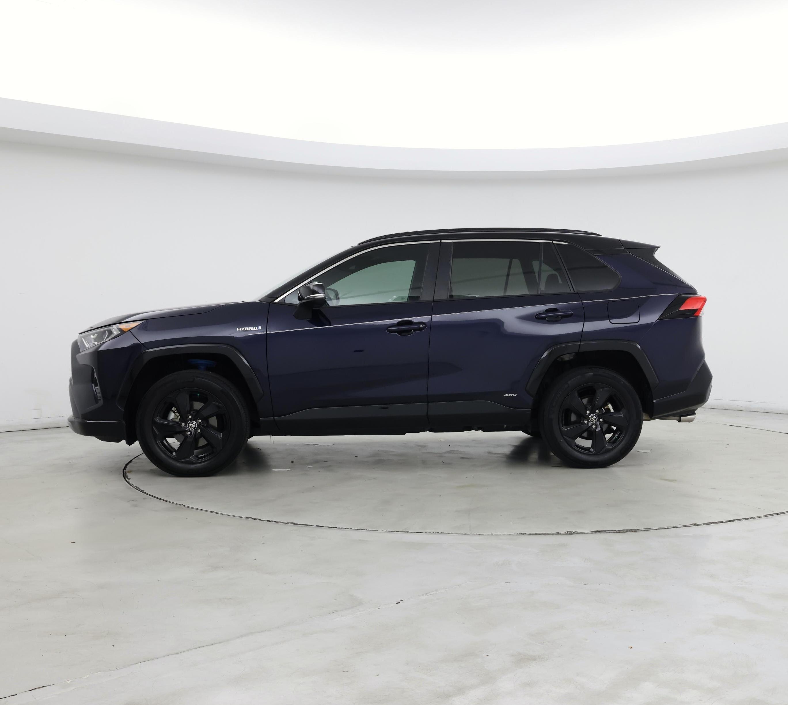 Thumbnail: 2021 Toyota RAV4 - 3