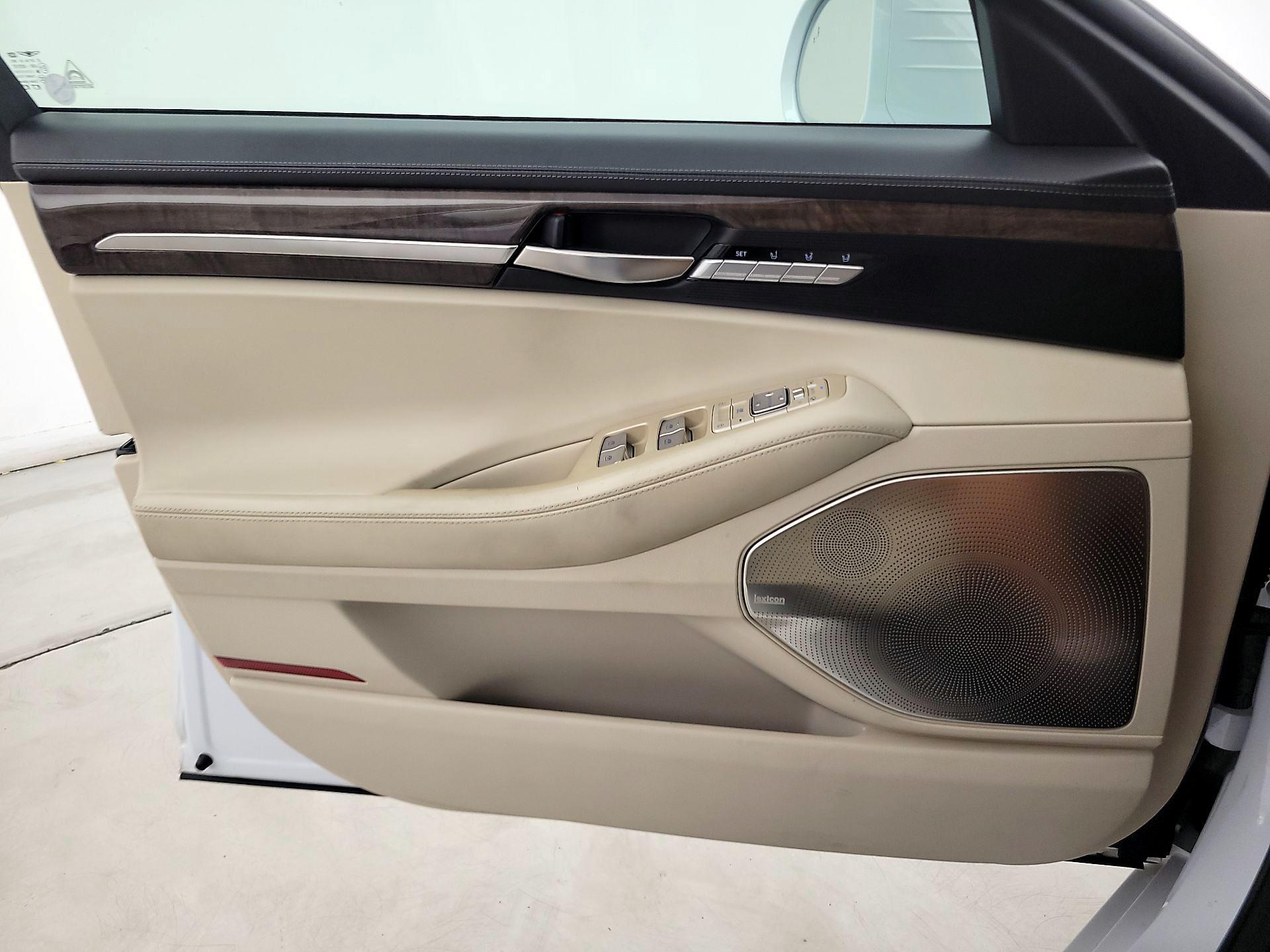 Thumbnail: 2018 Genesis G90 - 12