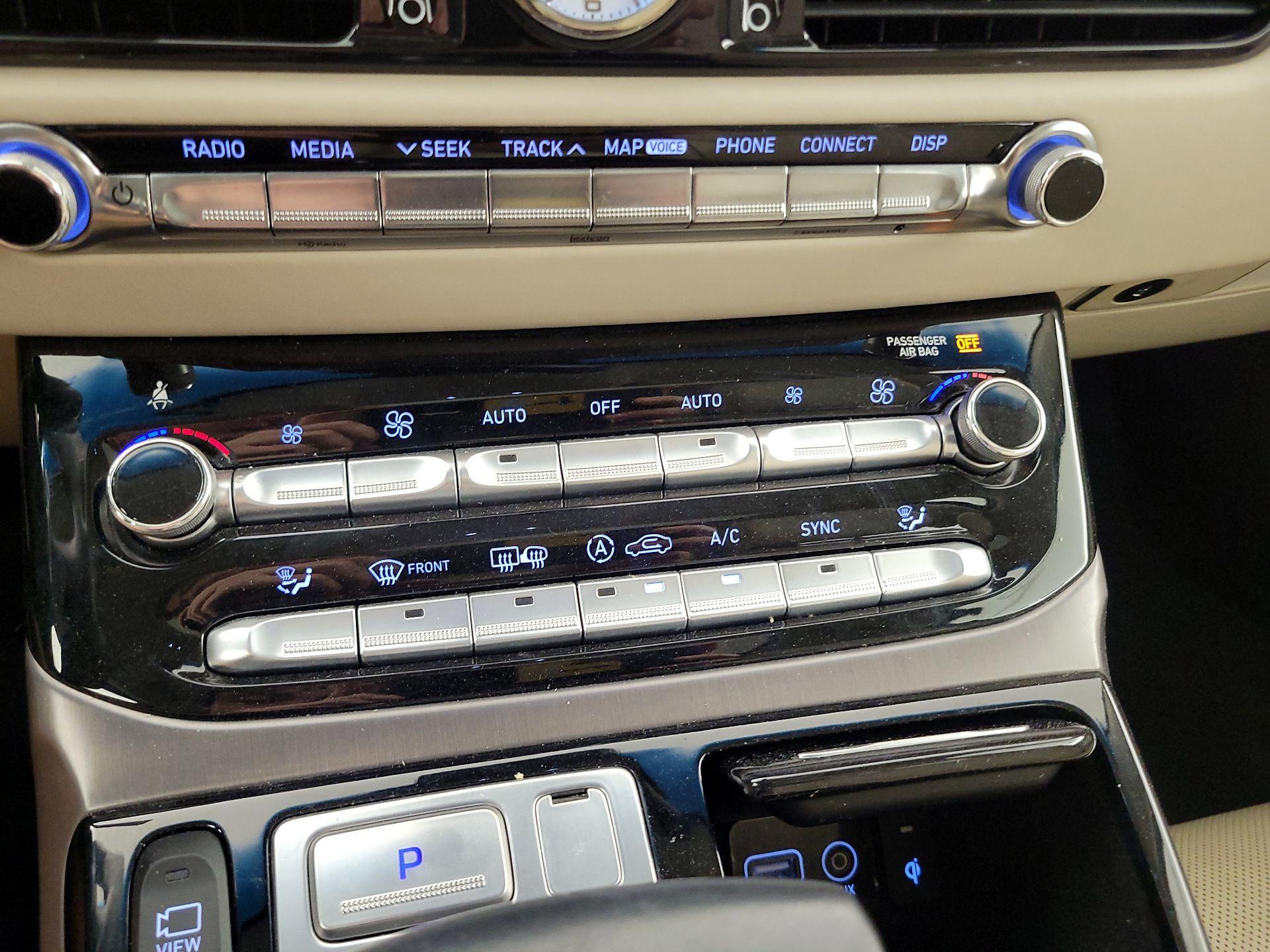 Thumbnail: 2018 Genesis G90 - 17