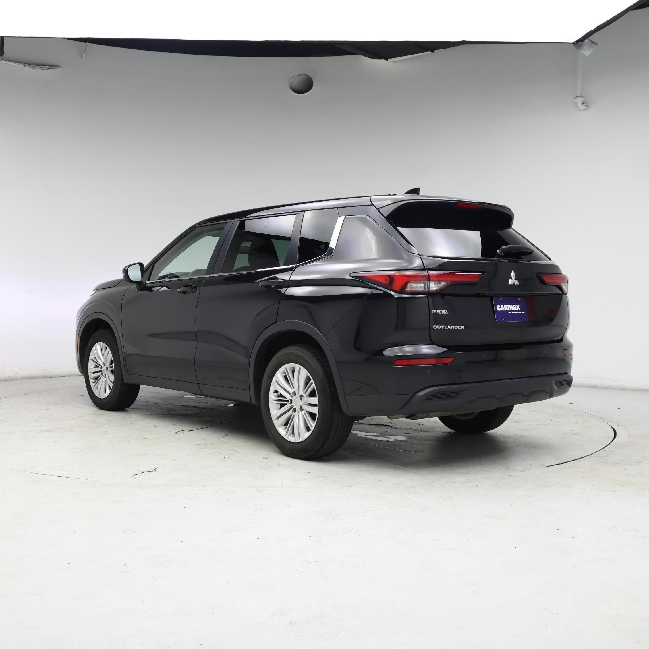 Thumbnail: 2023 Mitsubishi Outlander - 2