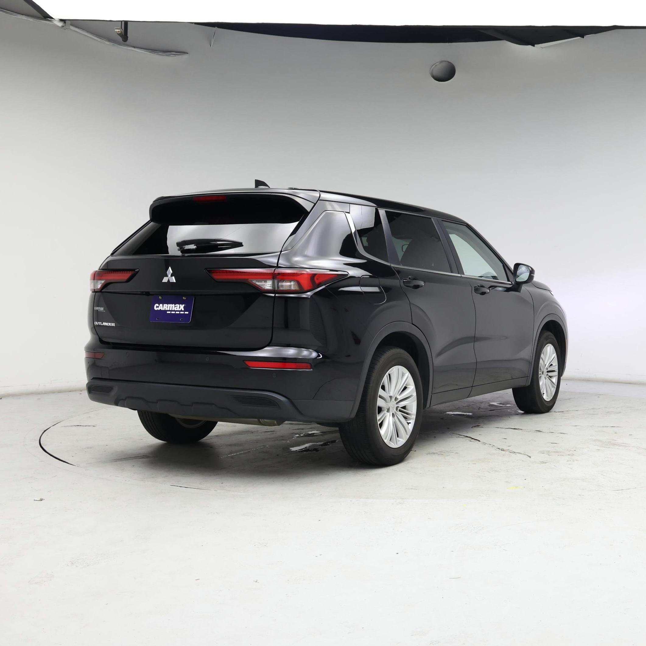 Thumbnail: 2023 Mitsubishi Outlander - 8