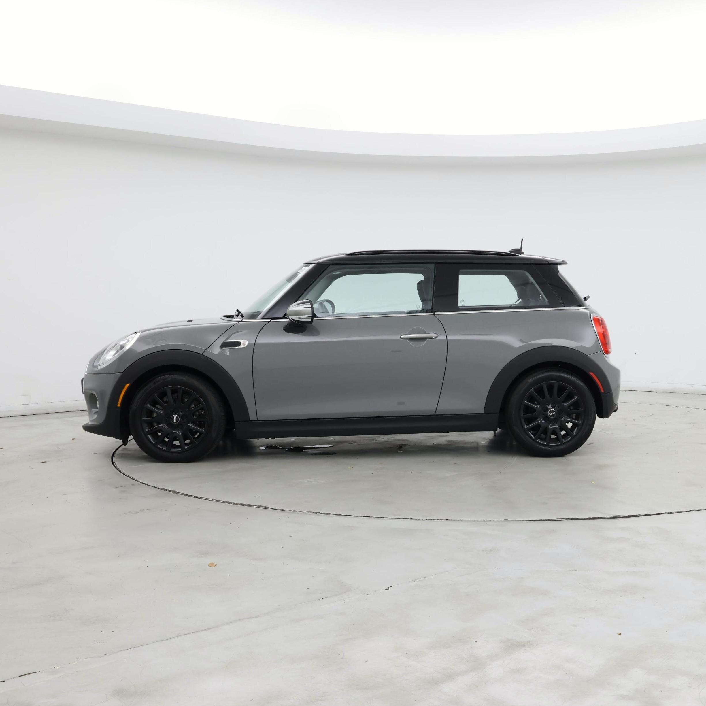 Thumbnail: 2017 MINI Cooper Hardtop - 3