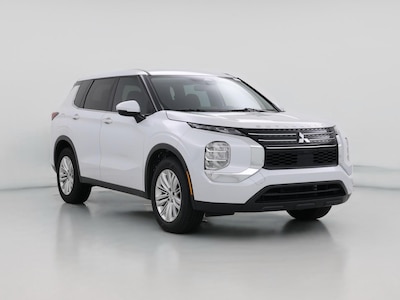 White 2023 Mitsubishi Outlander ES