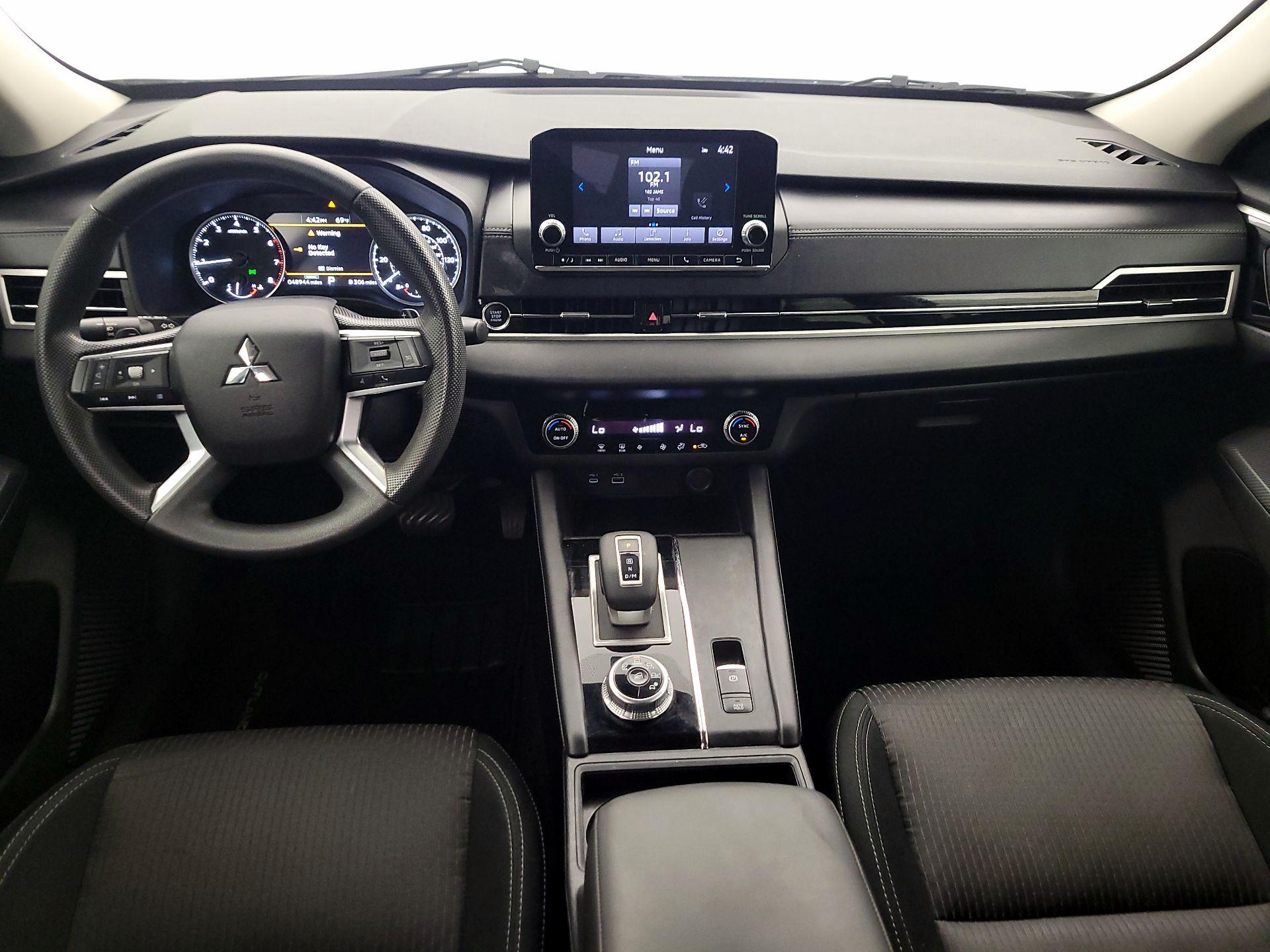 Thumbnail: 2023 Mitsubishi Outlander - 9
