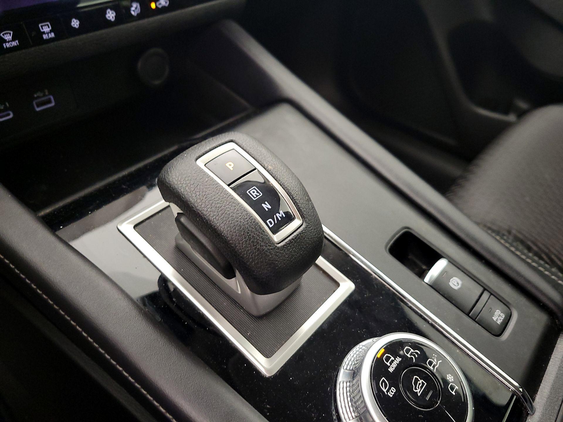 Thumbnail: 2023 Mitsubishi Outlander - 17