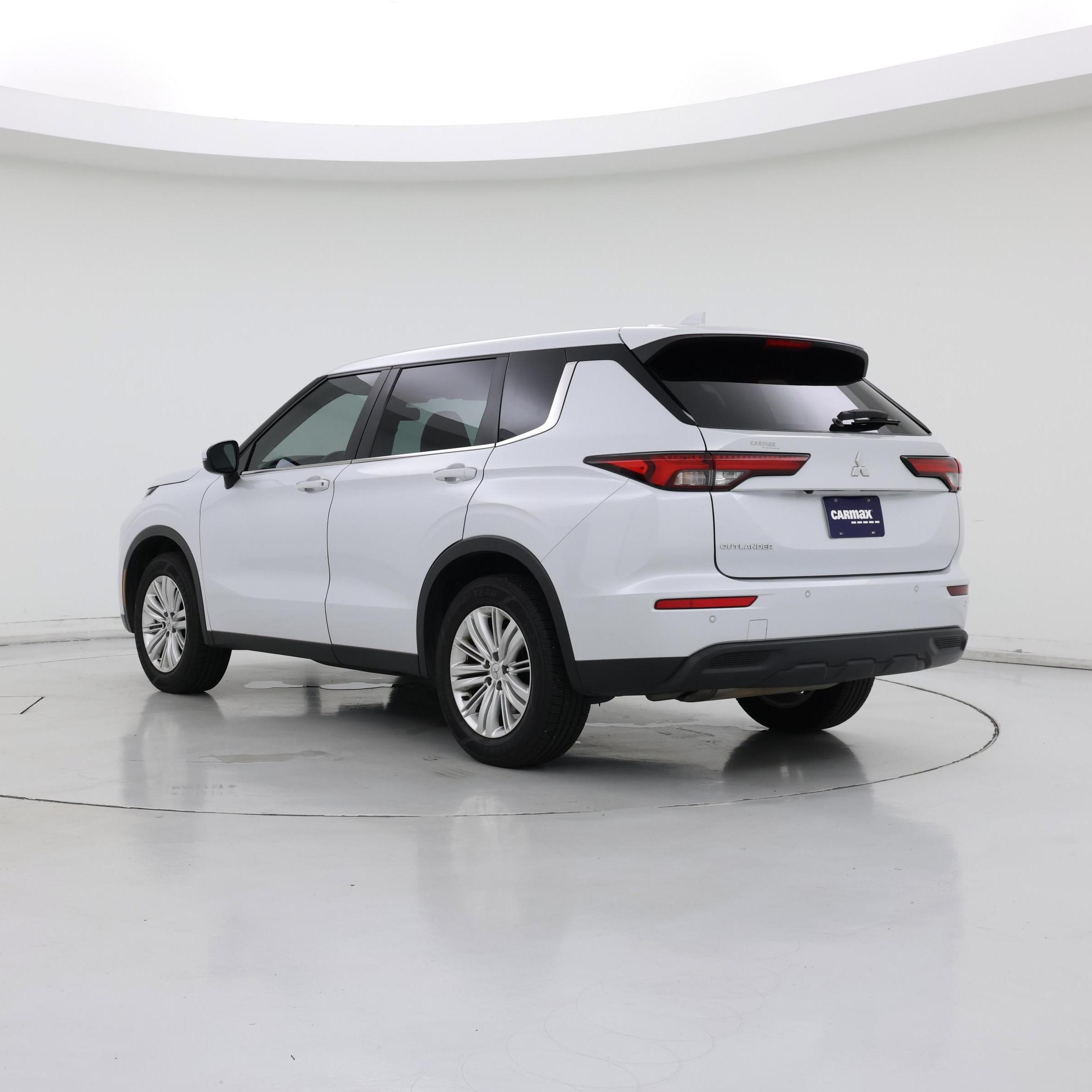 Thumbnail: 2023 Mitsubishi Outlander - 2