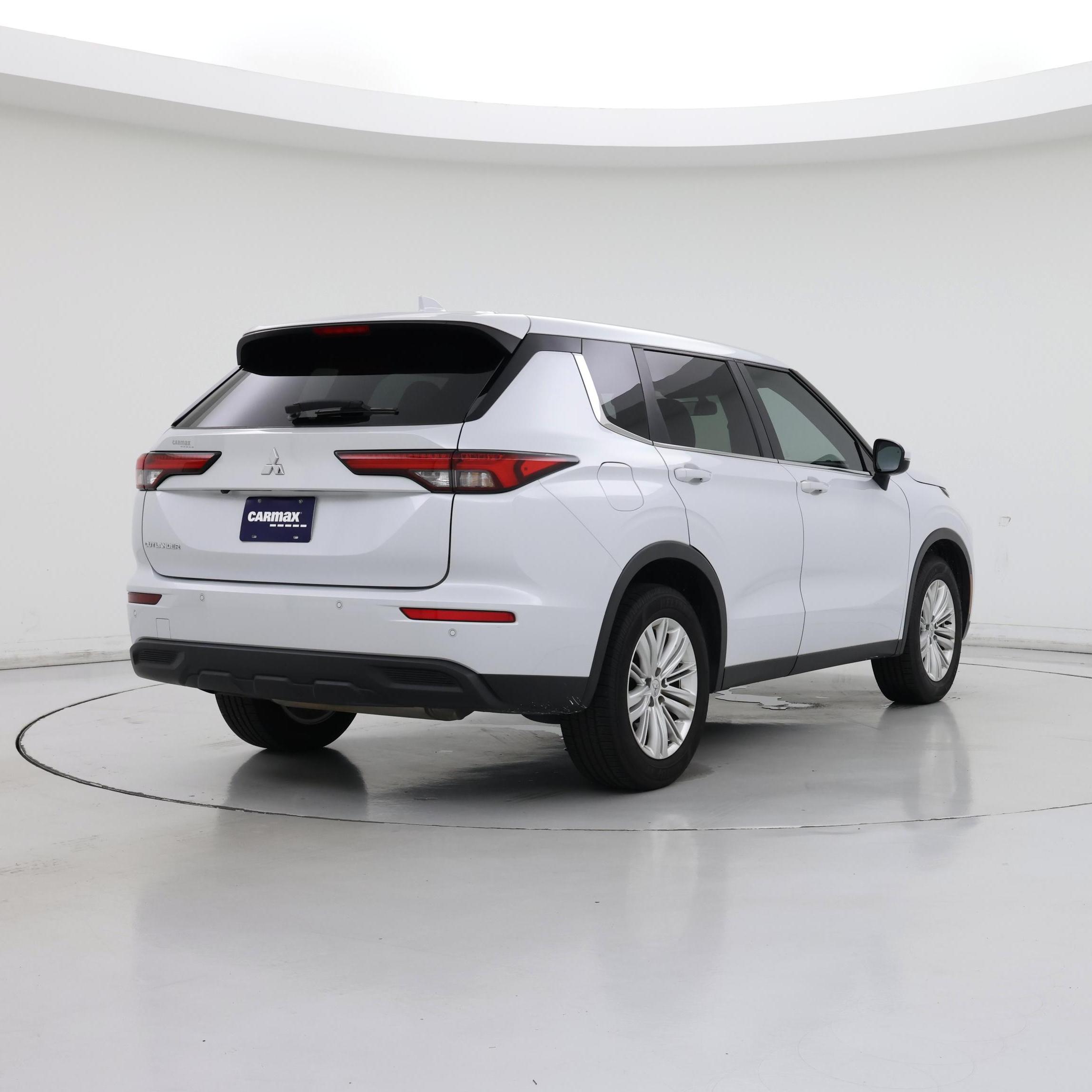 Thumbnail: 2023 Mitsubishi Outlander - 8