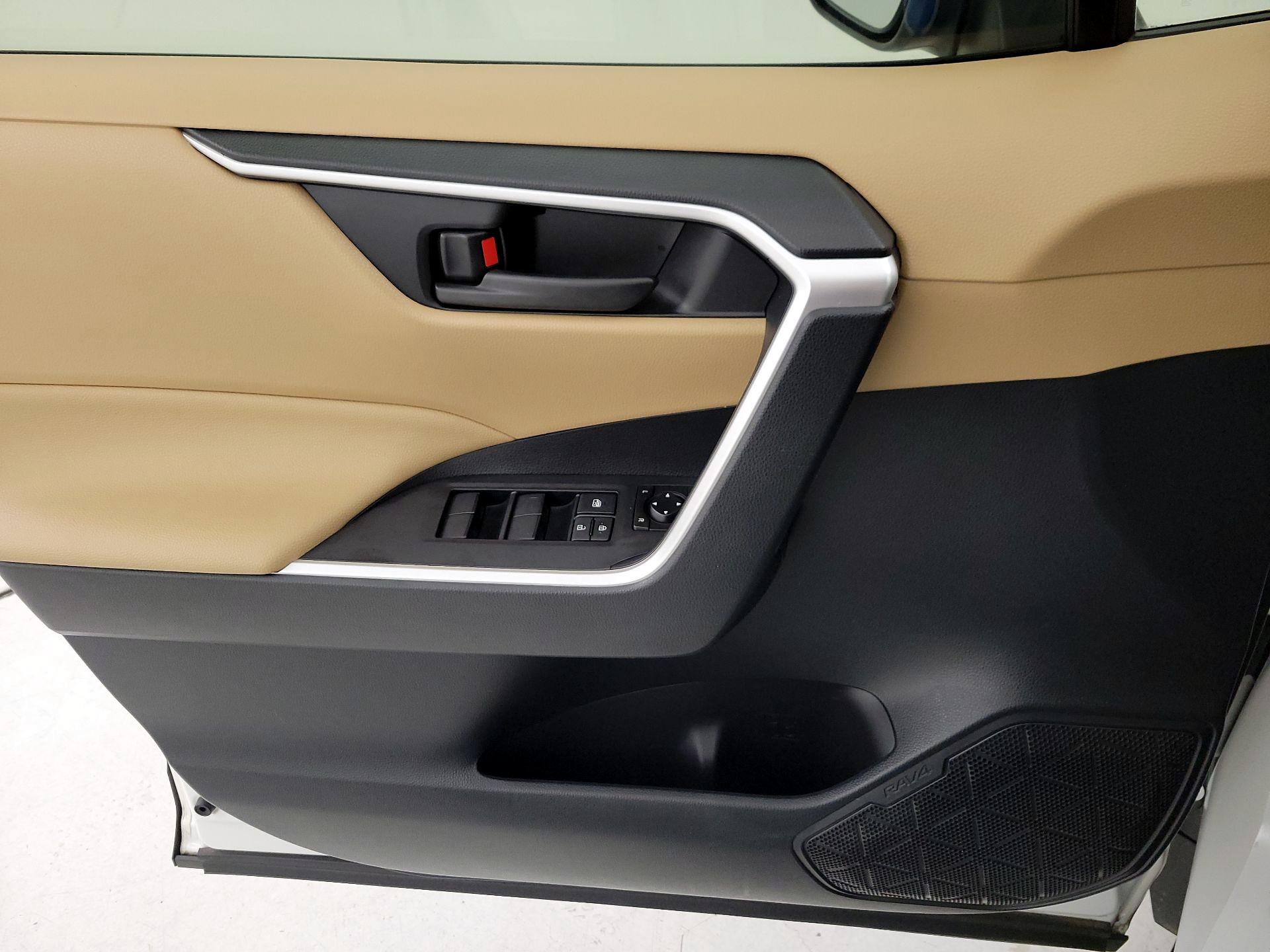 Thumbnail: 2019 Toyota RAV4 - 12