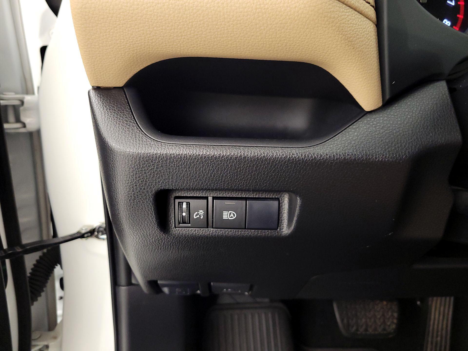Thumbnail: 2019 Toyota RAV4 - 13