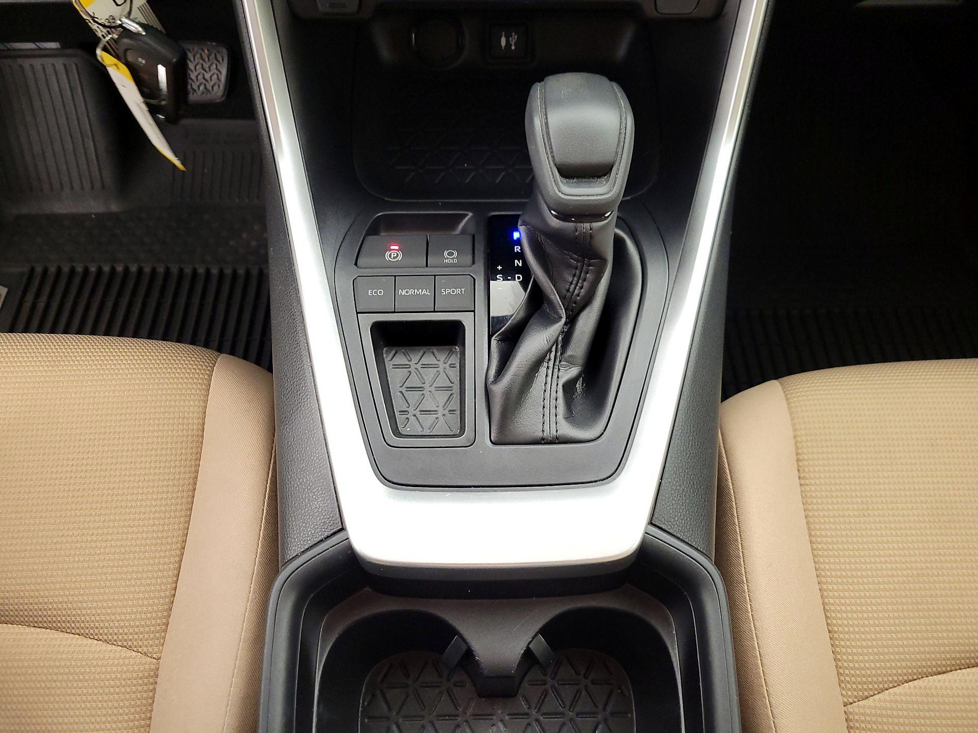 Thumbnail: 2019 Toyota RAV4 - 18